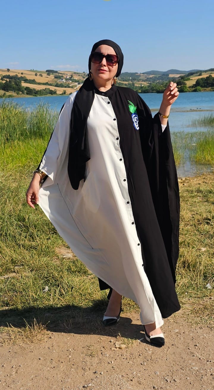 SİYAH-BEYAZ NAKIŞLI ELBİSE