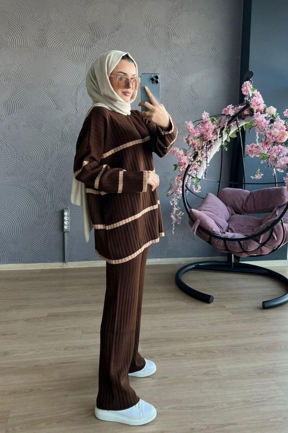 İki Renkli Çizgili Triko Takım - kahve