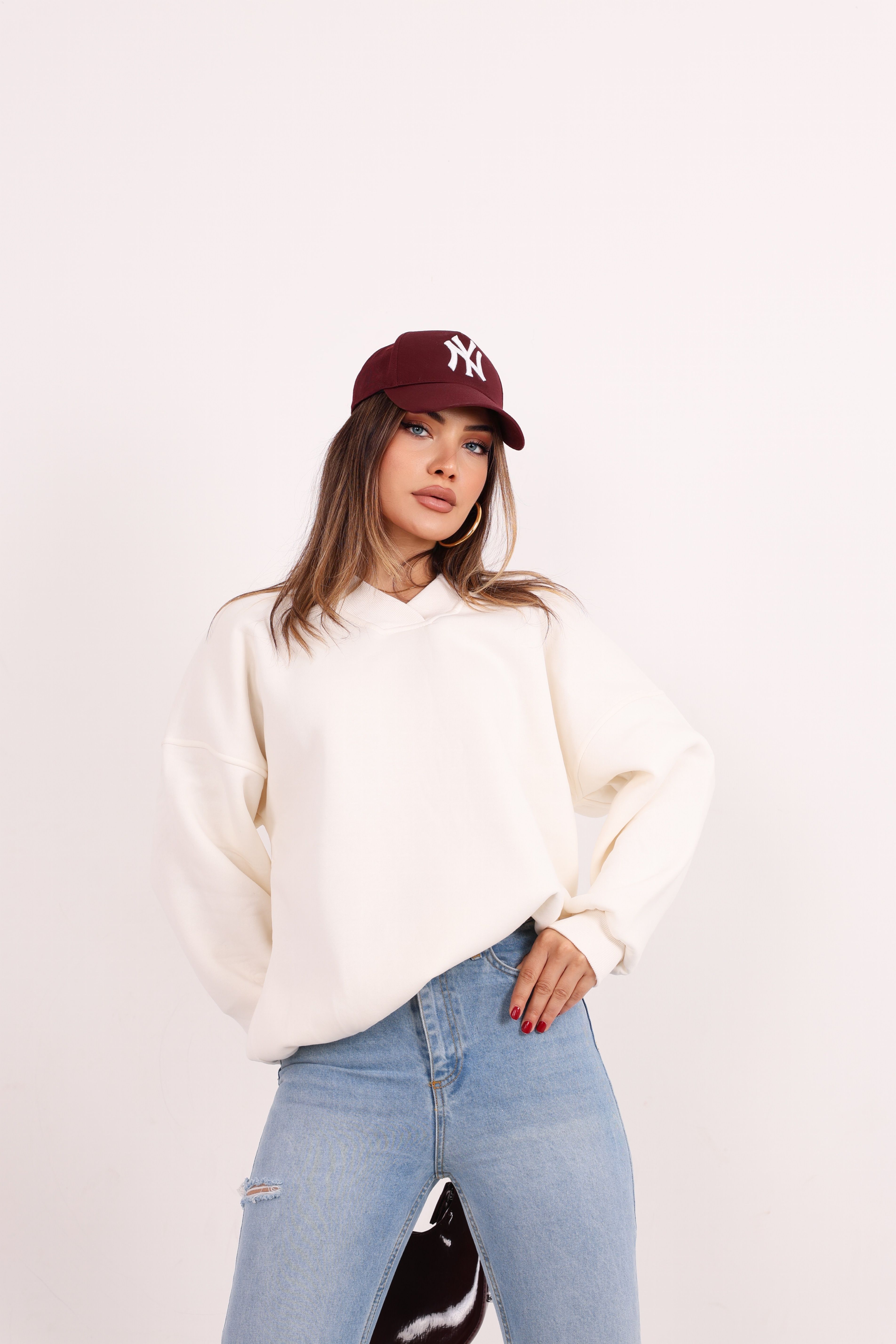 Yaka Detay Beyaz Pamuklu Sweatshirt
