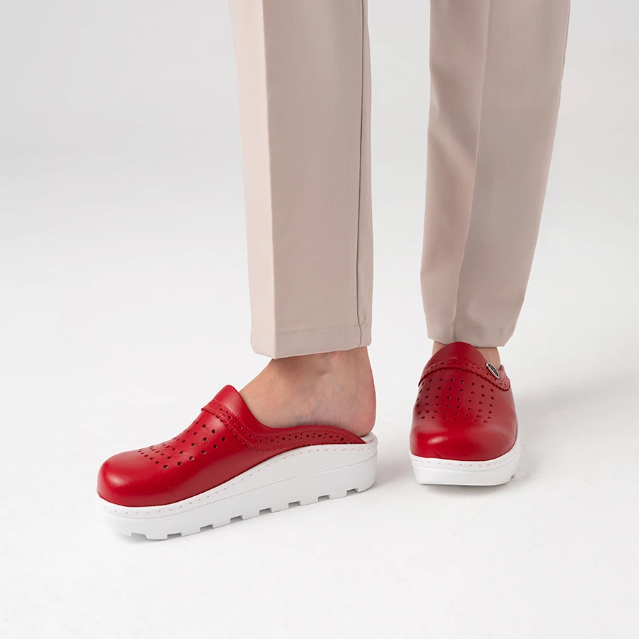 Kırmızı Bayan Gold Fit Deri Sabo Terlik