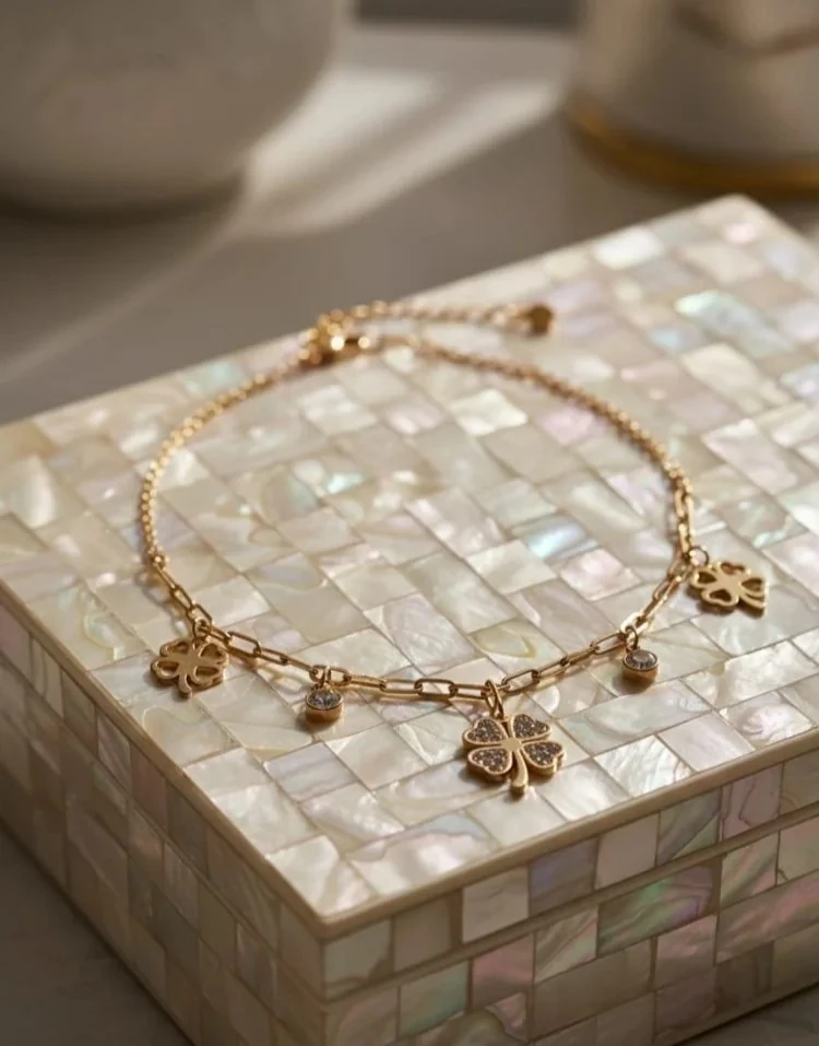 Gizemli Yonca Kolye main variant image