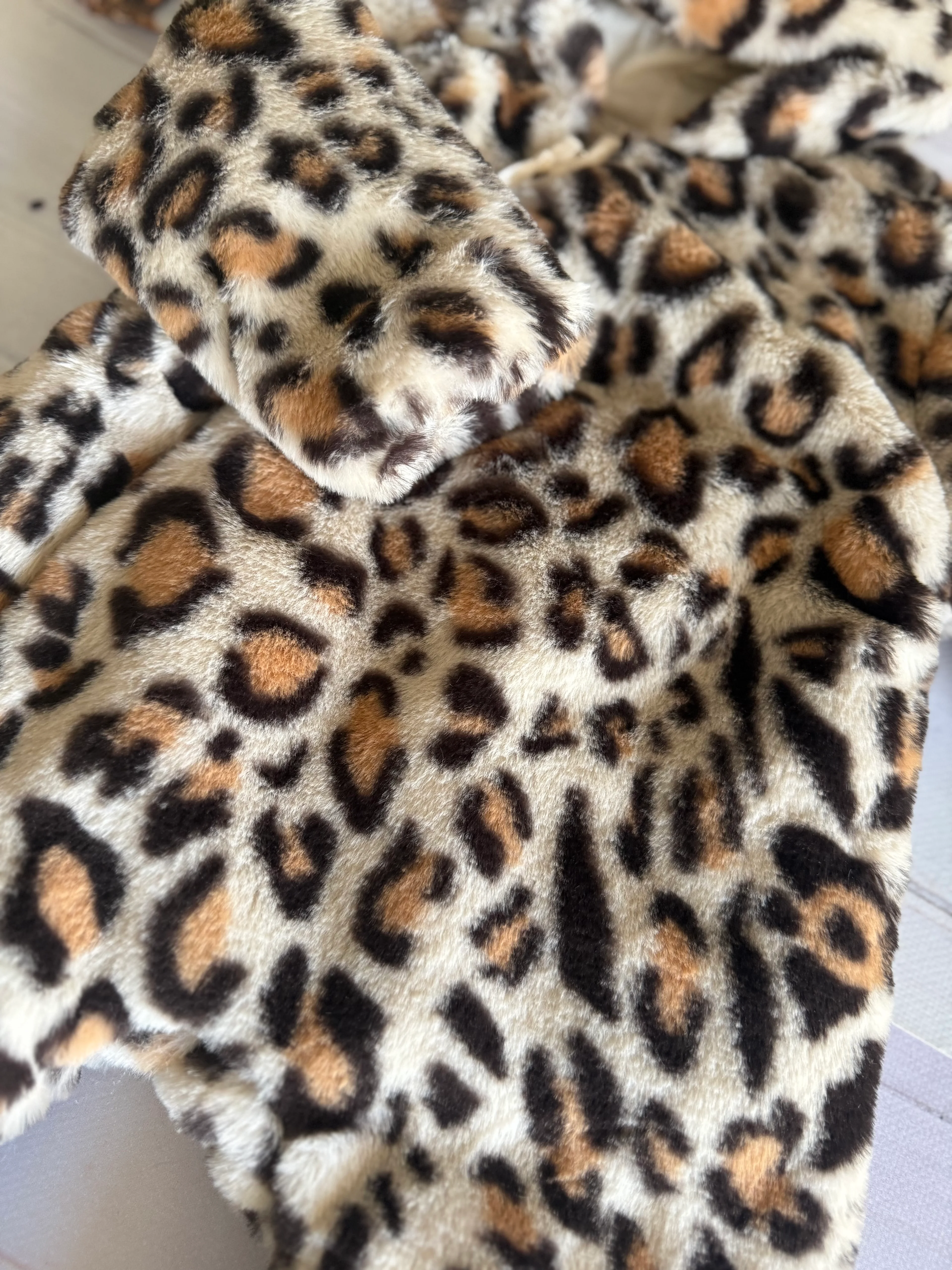 Leopar Astronot Tulum