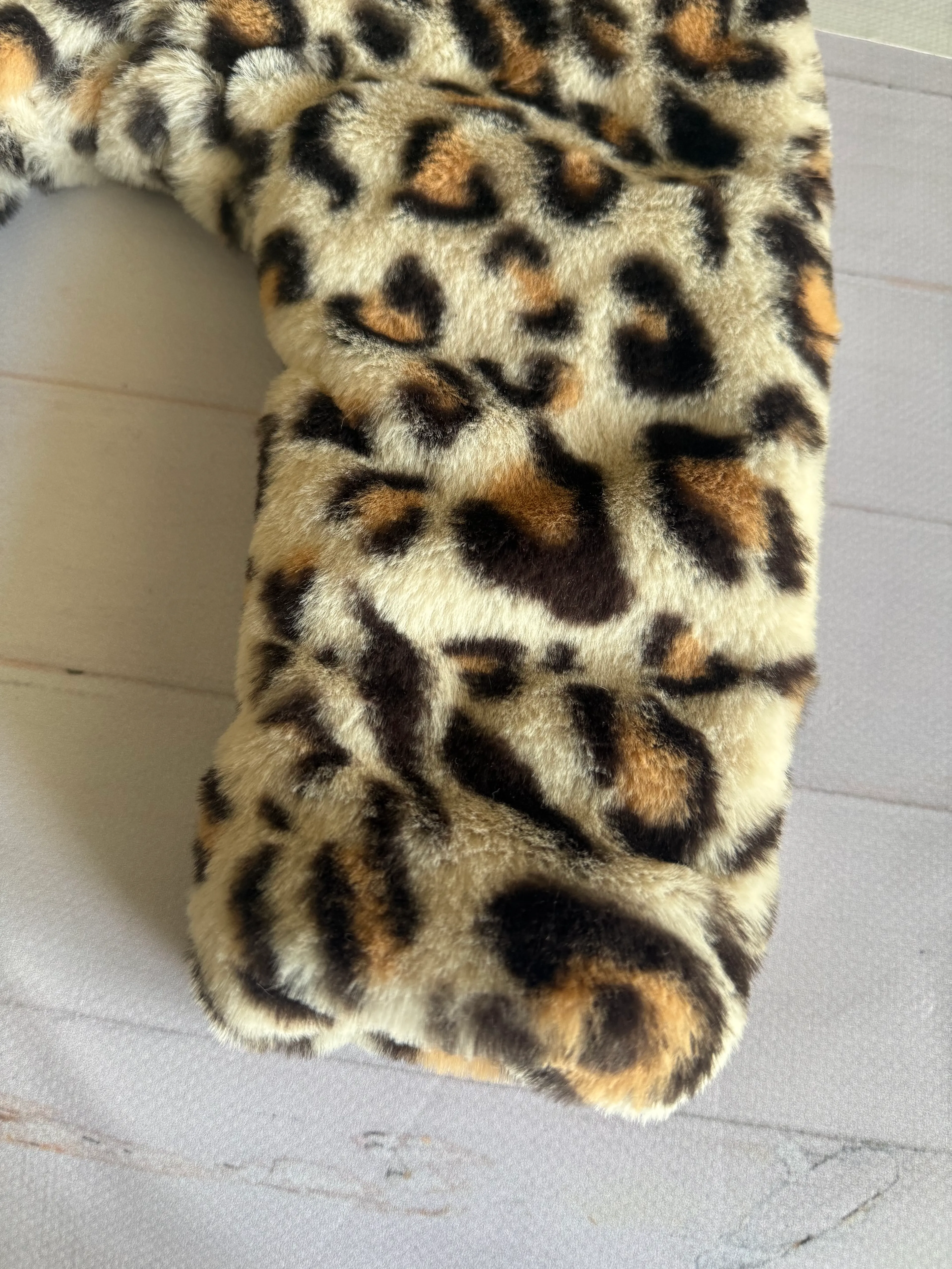 Leopar Astronot Tulum