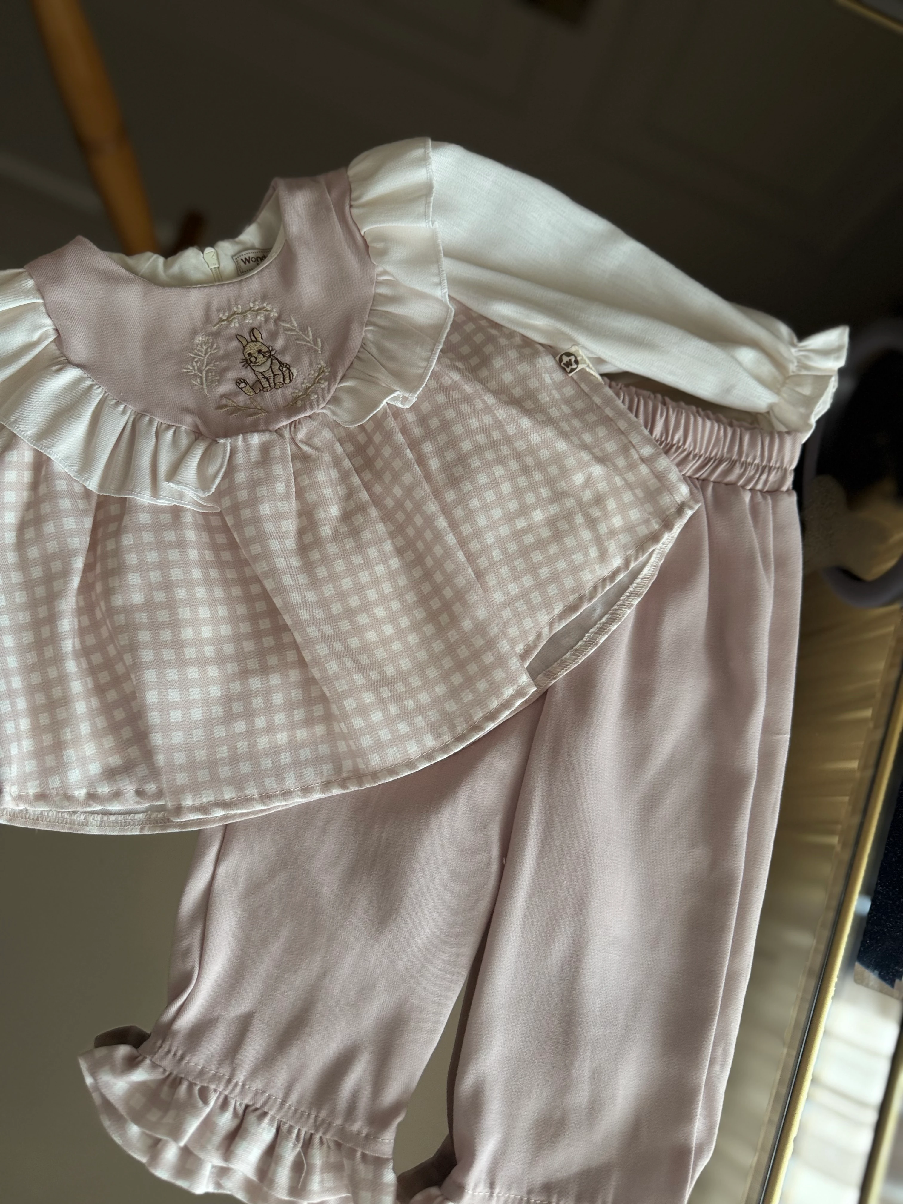 tavşan nakışlı takım