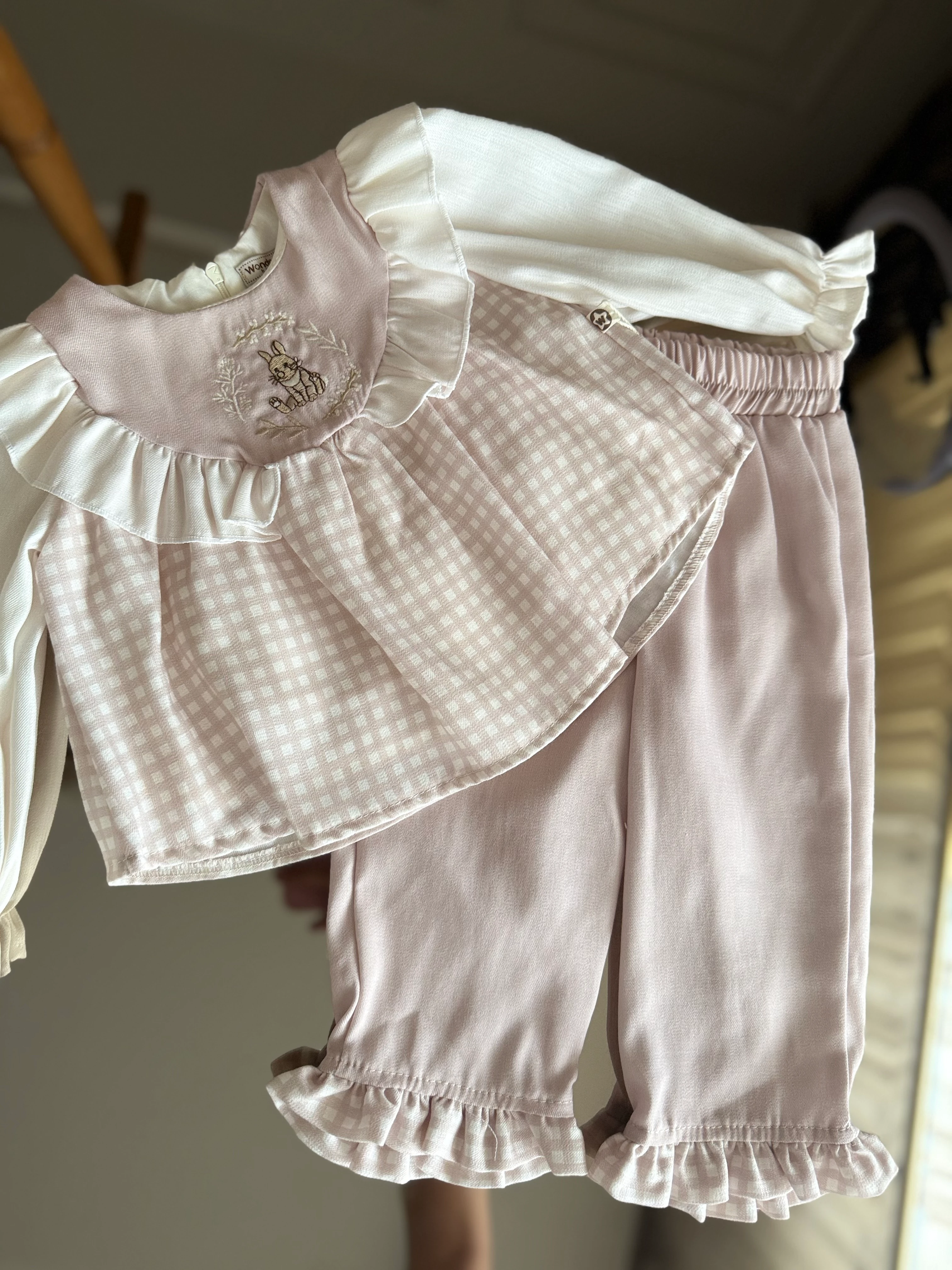 tavşan nakışlı takım