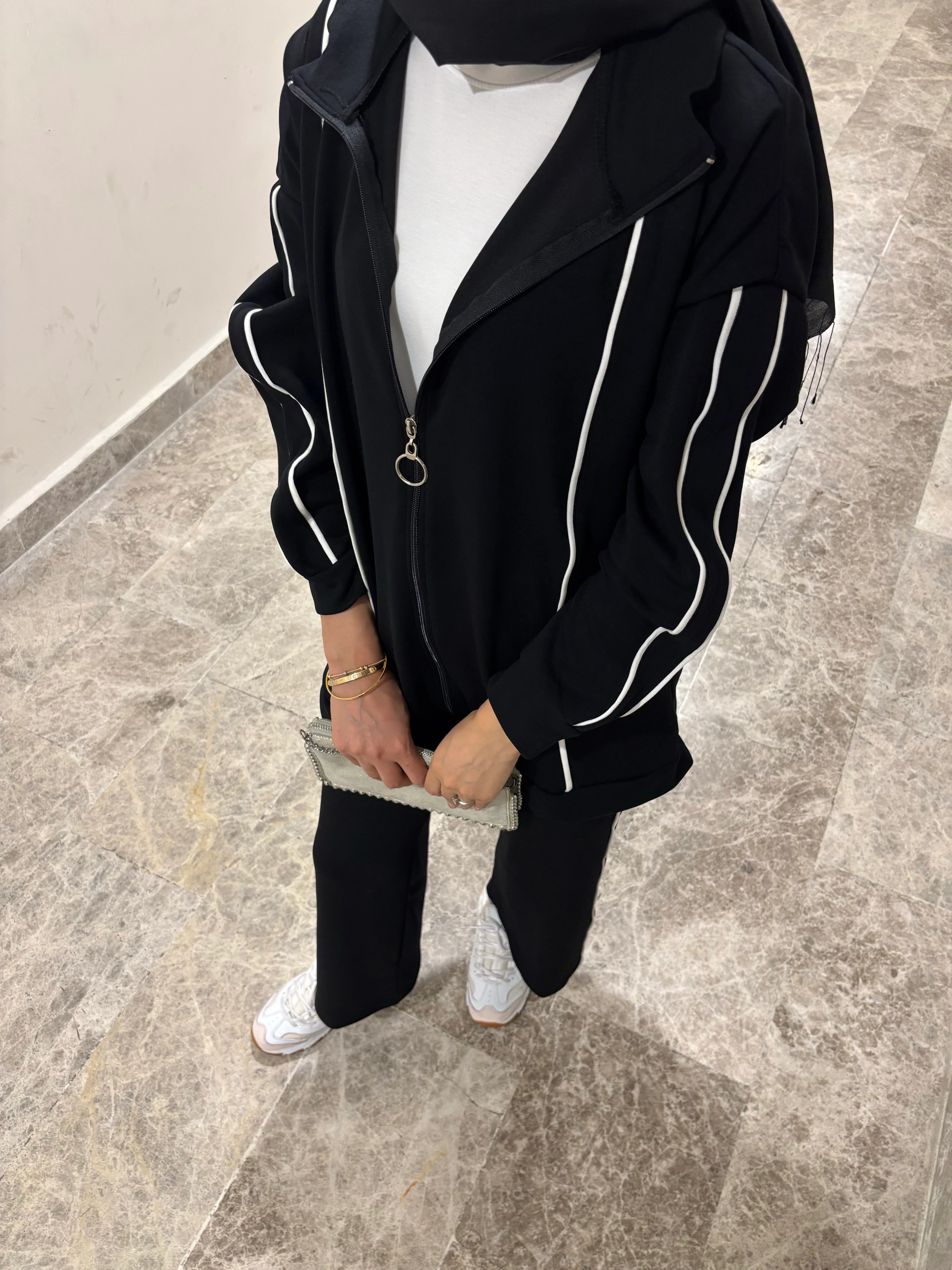 Beyaz biyeli oysho takım