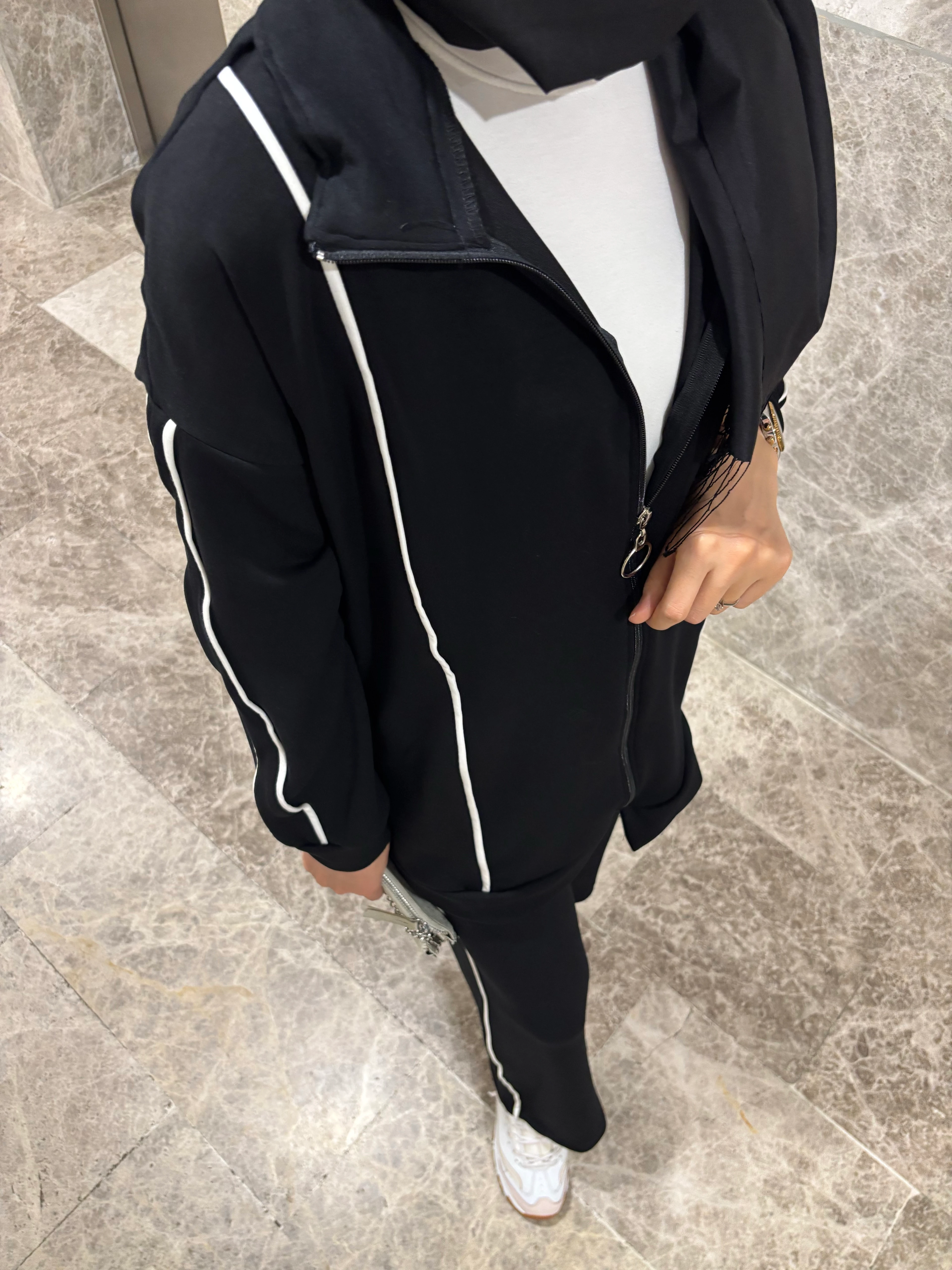 Beyaz biyeli oysho takım