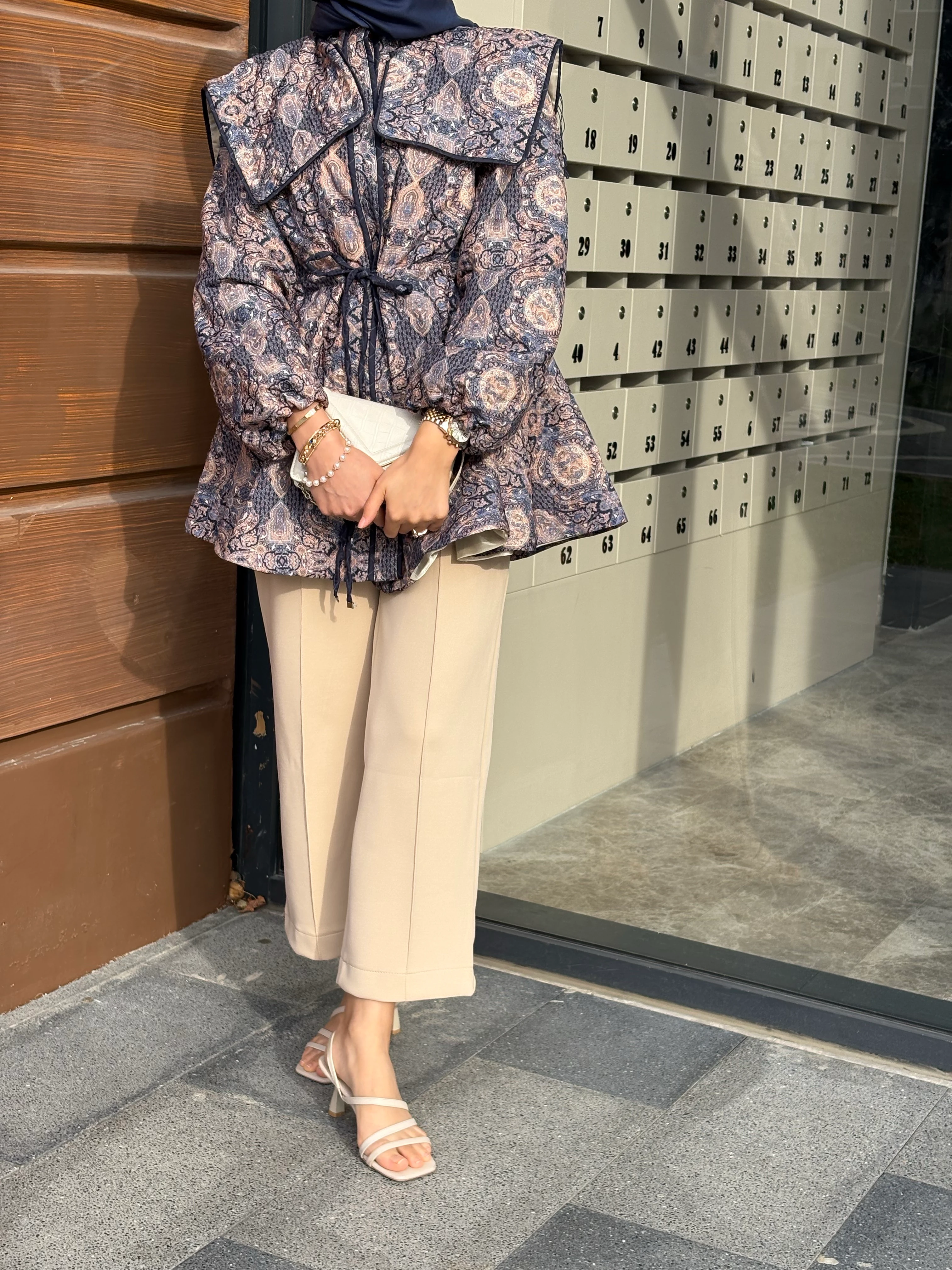 Velina Desenli Biyeli Mont