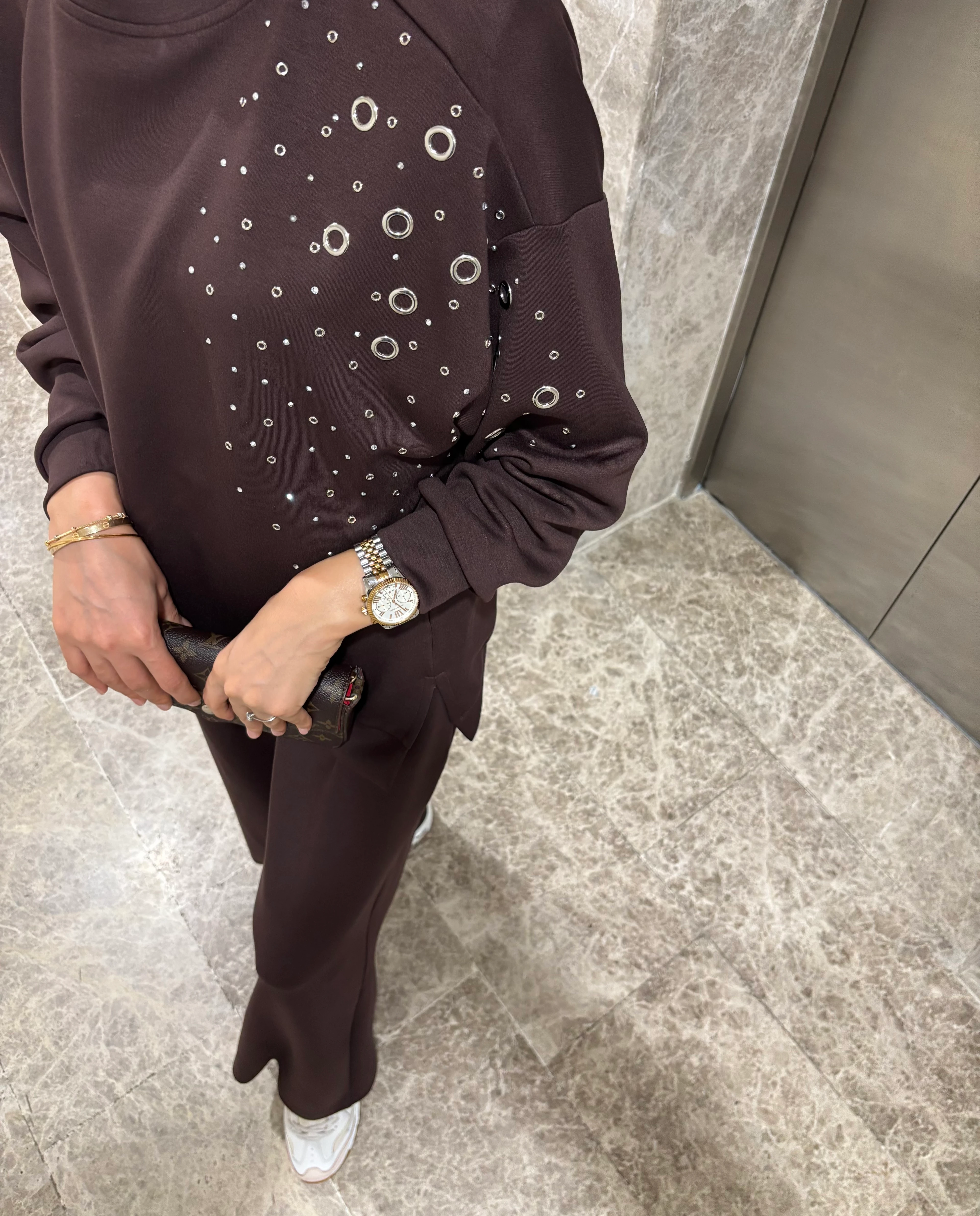 Kahve zımbalı Oysho takım