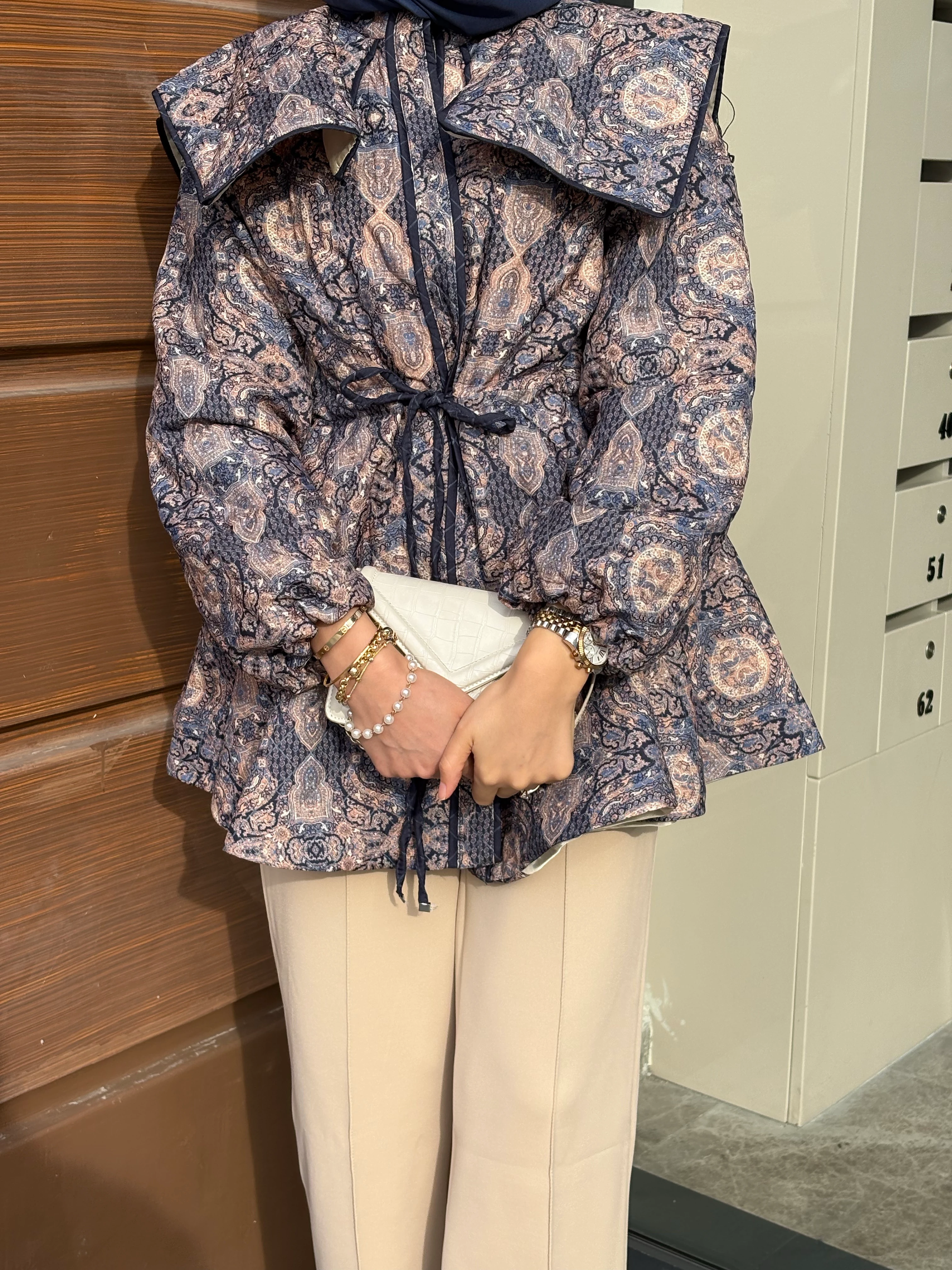 Velina Desenli Biyeli Mont