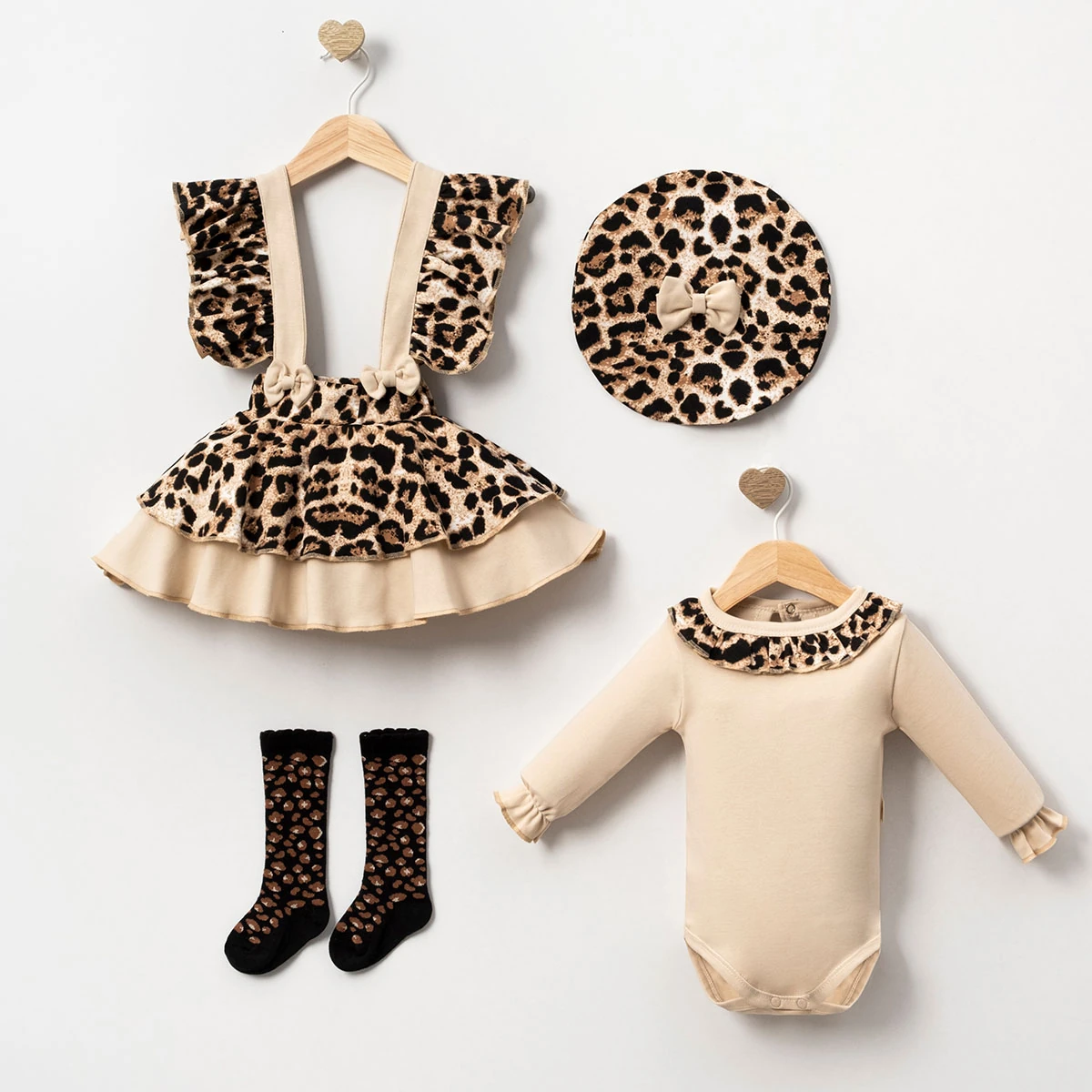 Leoparlı Çoraplı Takım