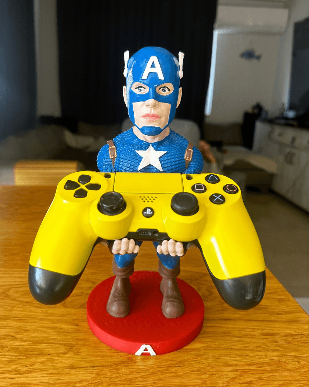 Captain America Joystick Tutucu