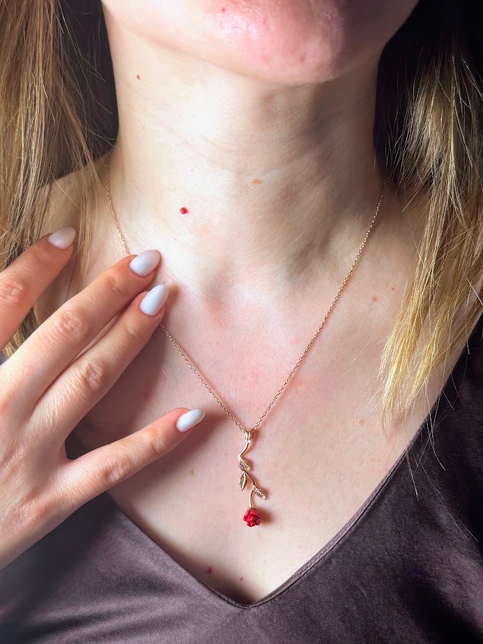 kırmızı gül temalı rose renkli 925 ayar gümüş kolye