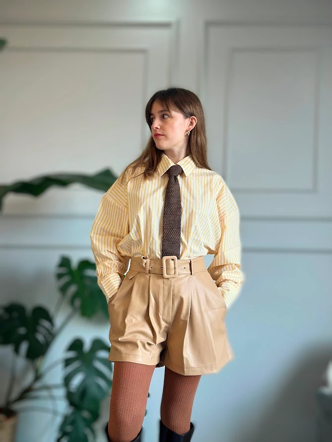 Bej Rengi Suni Deri Kemerli Şort