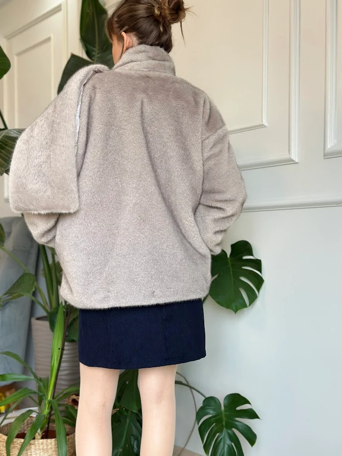 Gri Renk Atkılı Suni Kürk