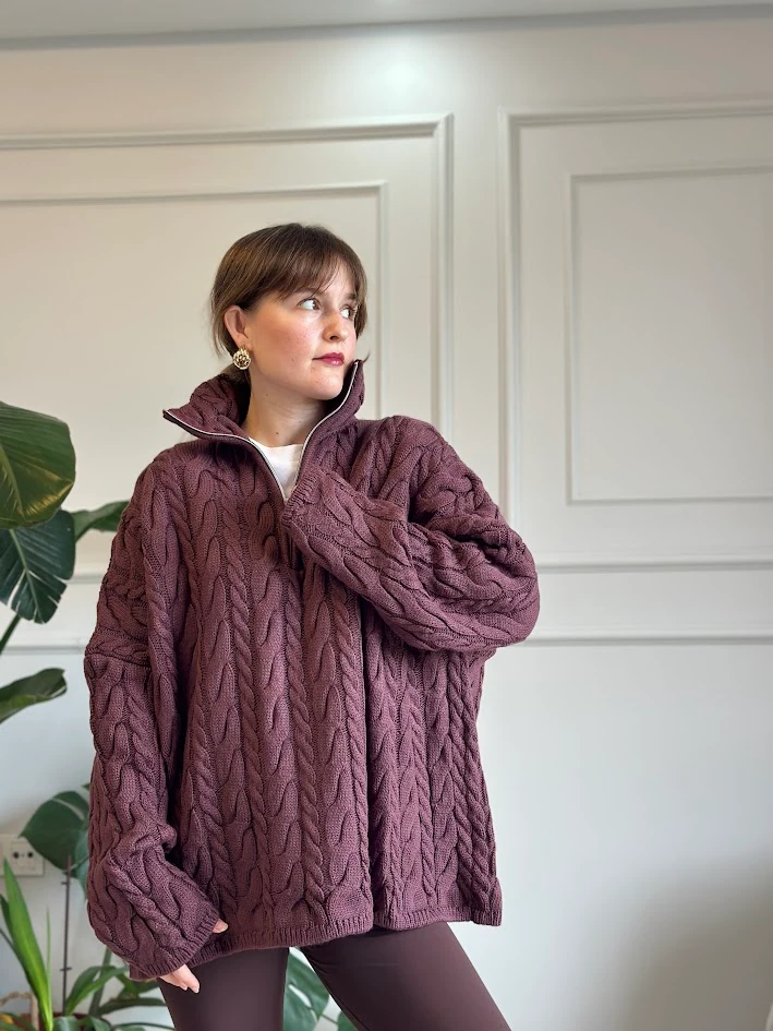 Mürdüm Renk Boğazı Fermuar Detaylı Oversize Saç Örgüsü Kazak