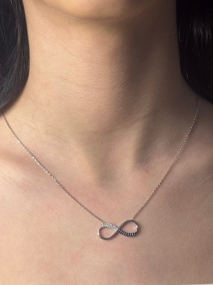 siyah beyaz zirkon taşlı sonsuzluk figürlü silver renkli 925 ayar gümüş kolye