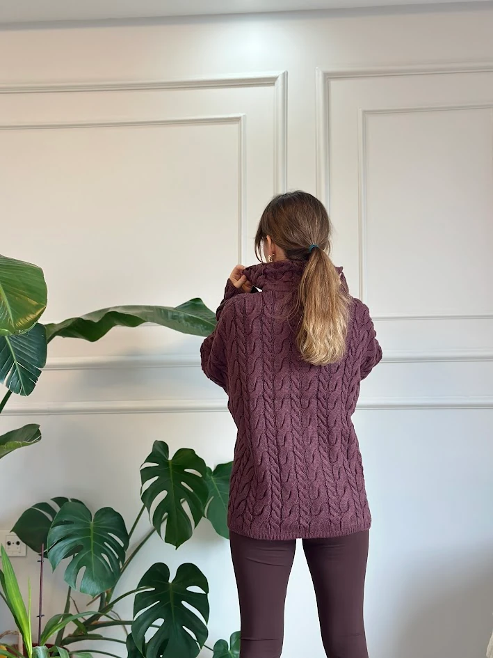 Mürdüm Renk Boğazı Fermuar Detaylı Oversize Saç Örgüsü Kazak