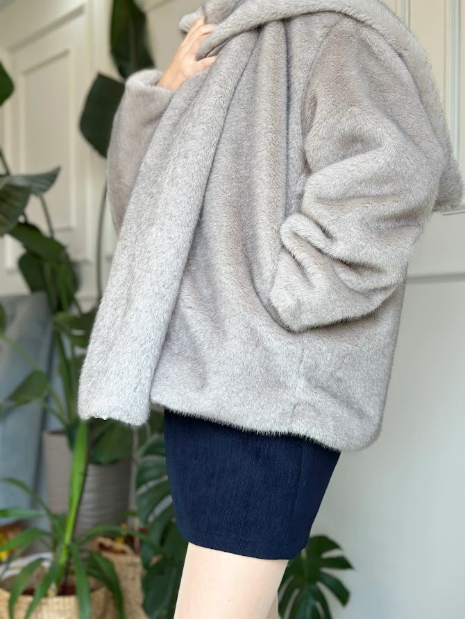 Gri Renk Atkılı Suni Kürk