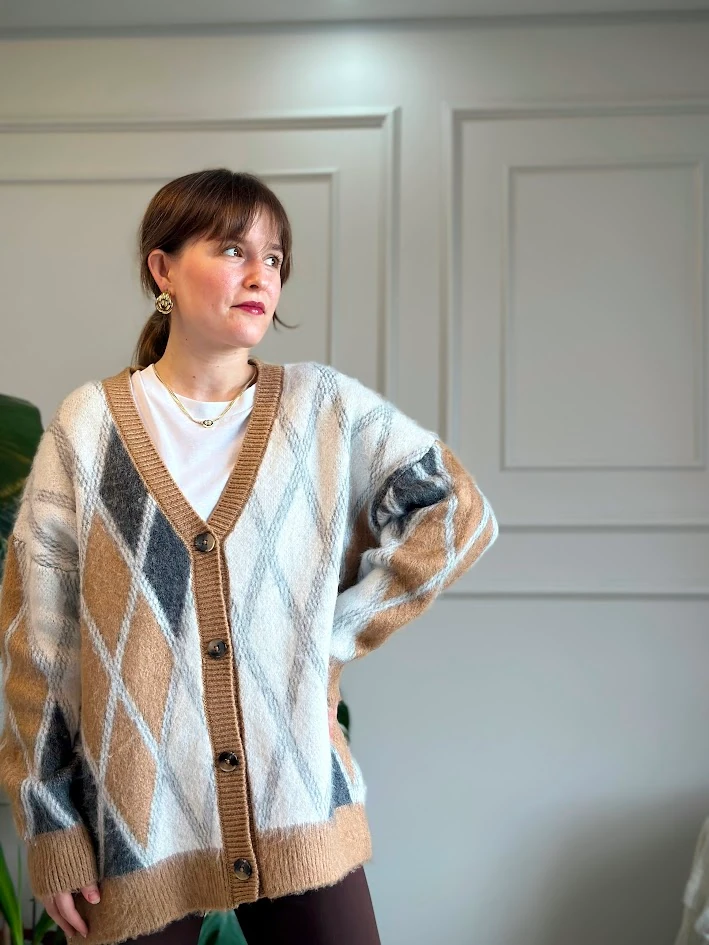 Camel Kemik Tonlarında Baklava Desenli Hırka