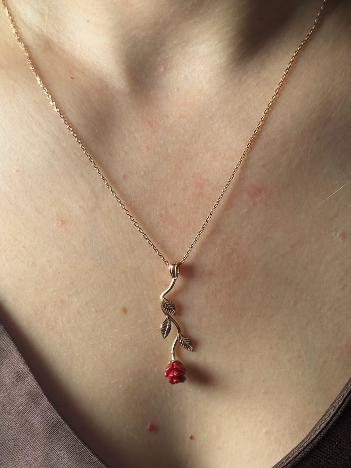 kırmızı gül temalı rose renkli 925 ayar gümüş kolye