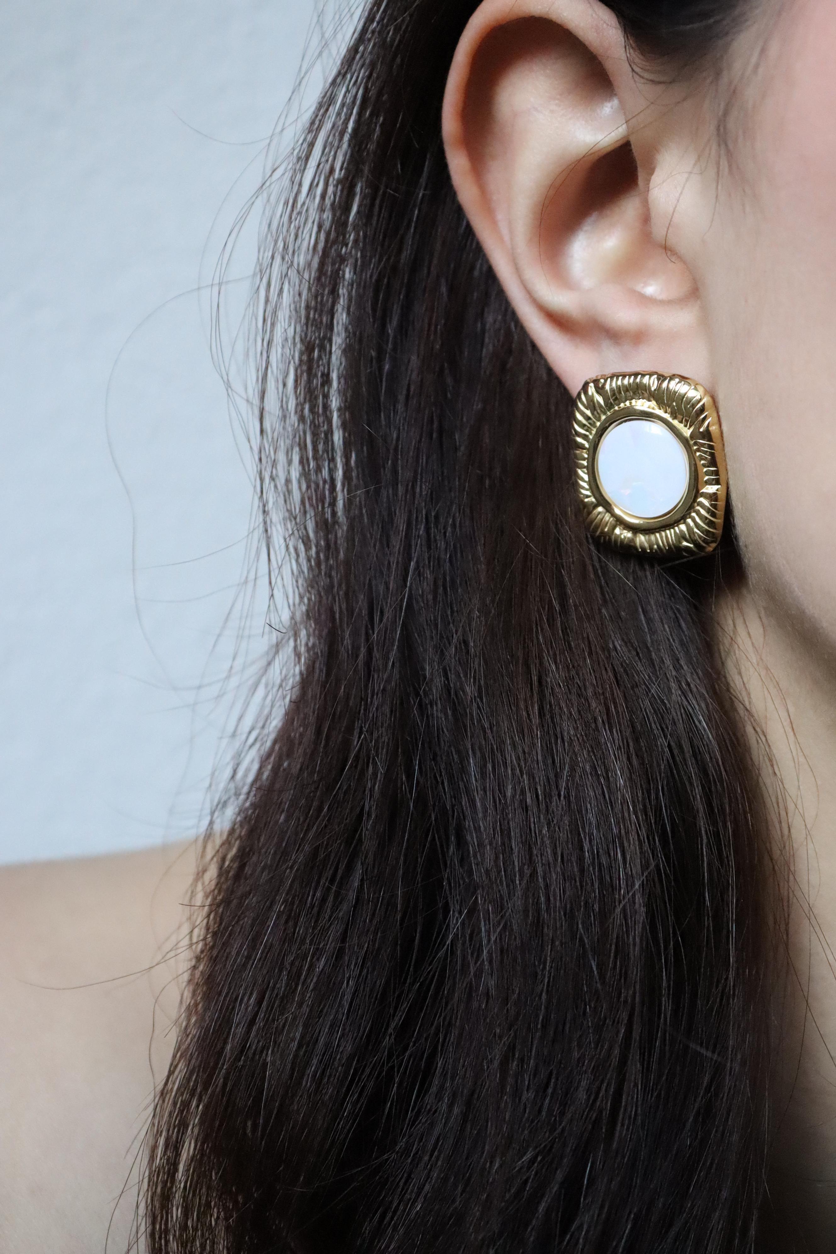 Gold Sedefli Vintage Çelik Küpe 