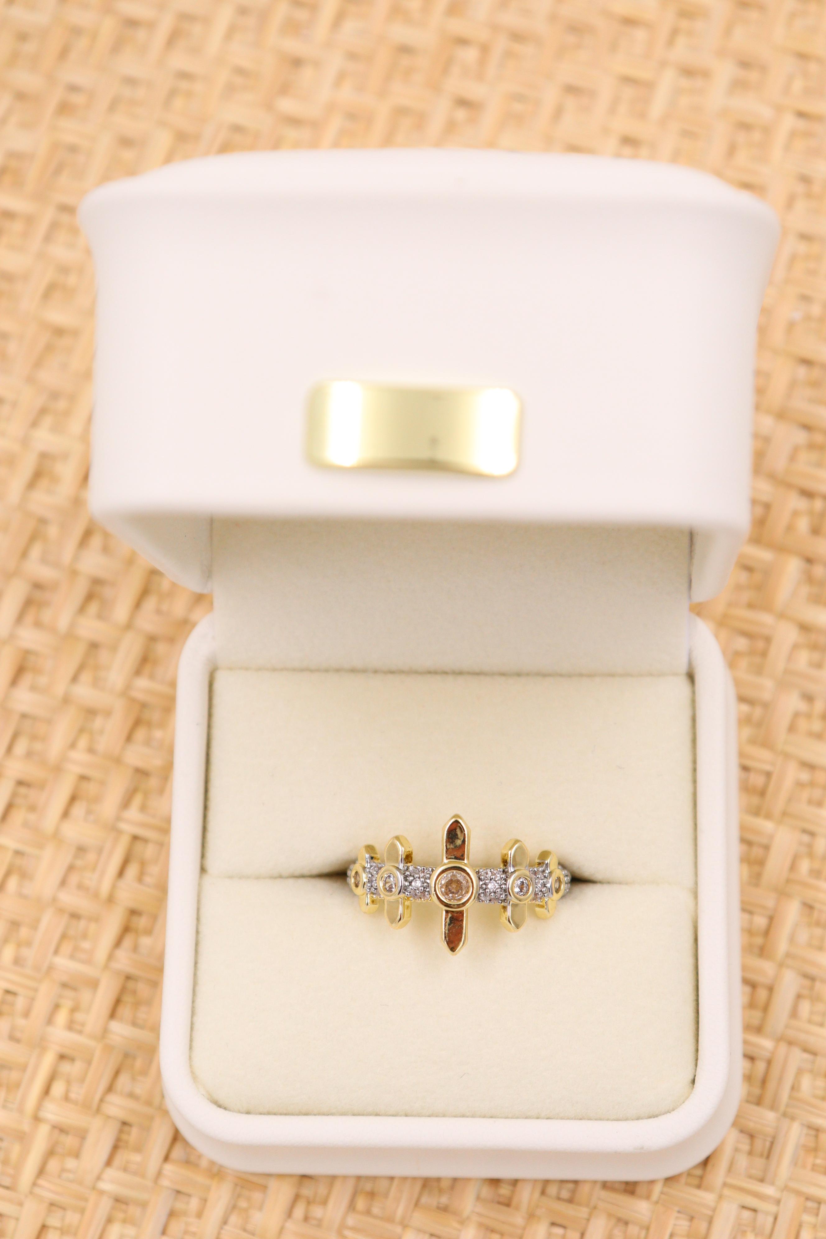 Özel Seri Zirkon Taşlı Gold Model Yüzük