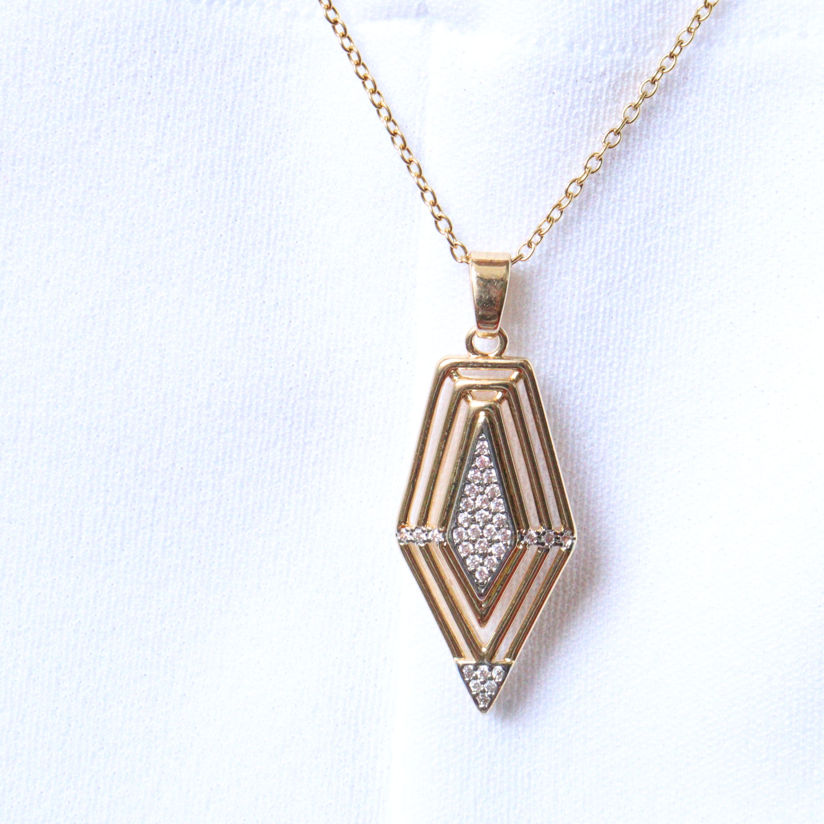 Gold Renk Zirkon Taşlı Vintage Model Kolye