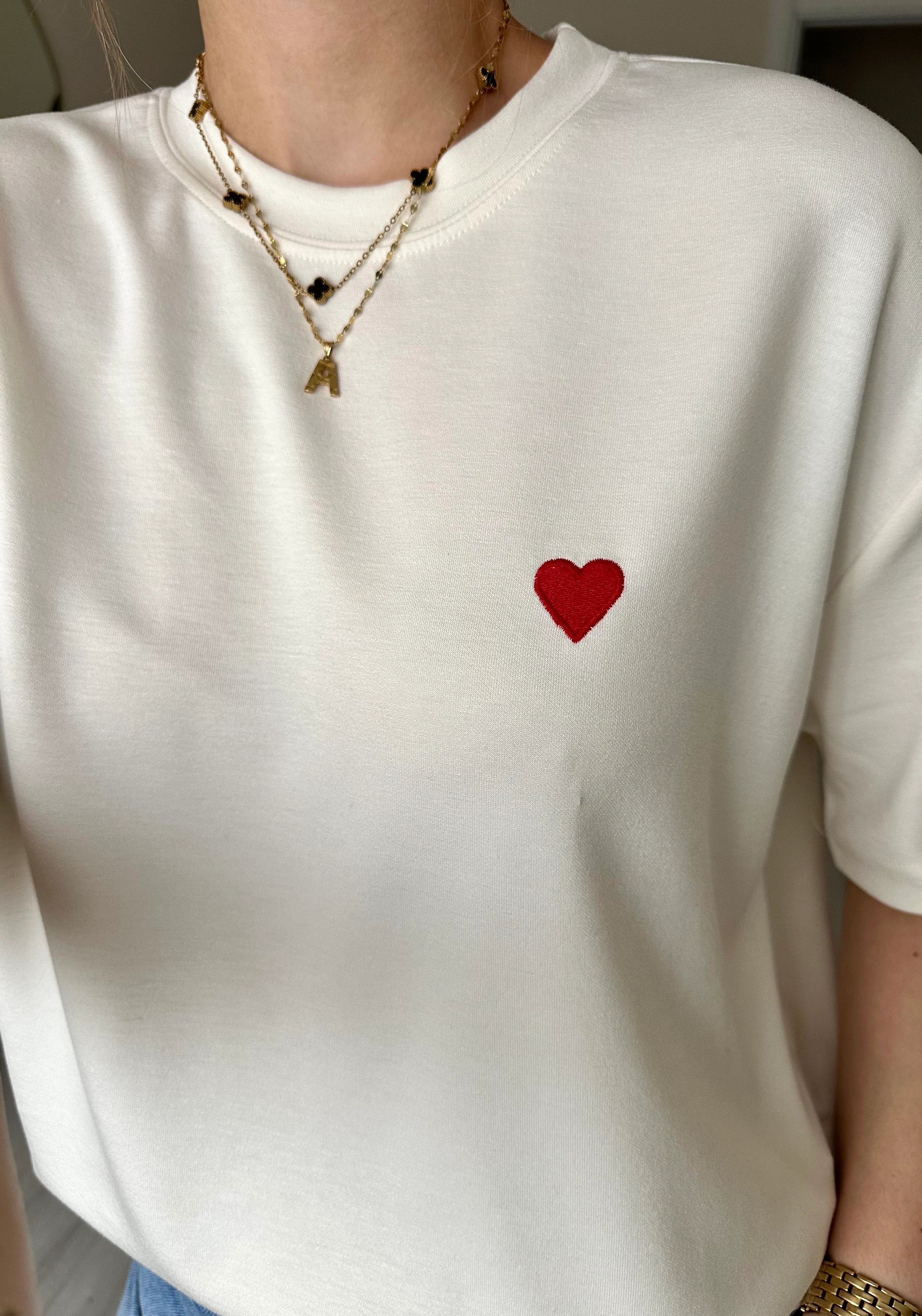 Kalp Nakış Detay Modal Kumaş Tişört