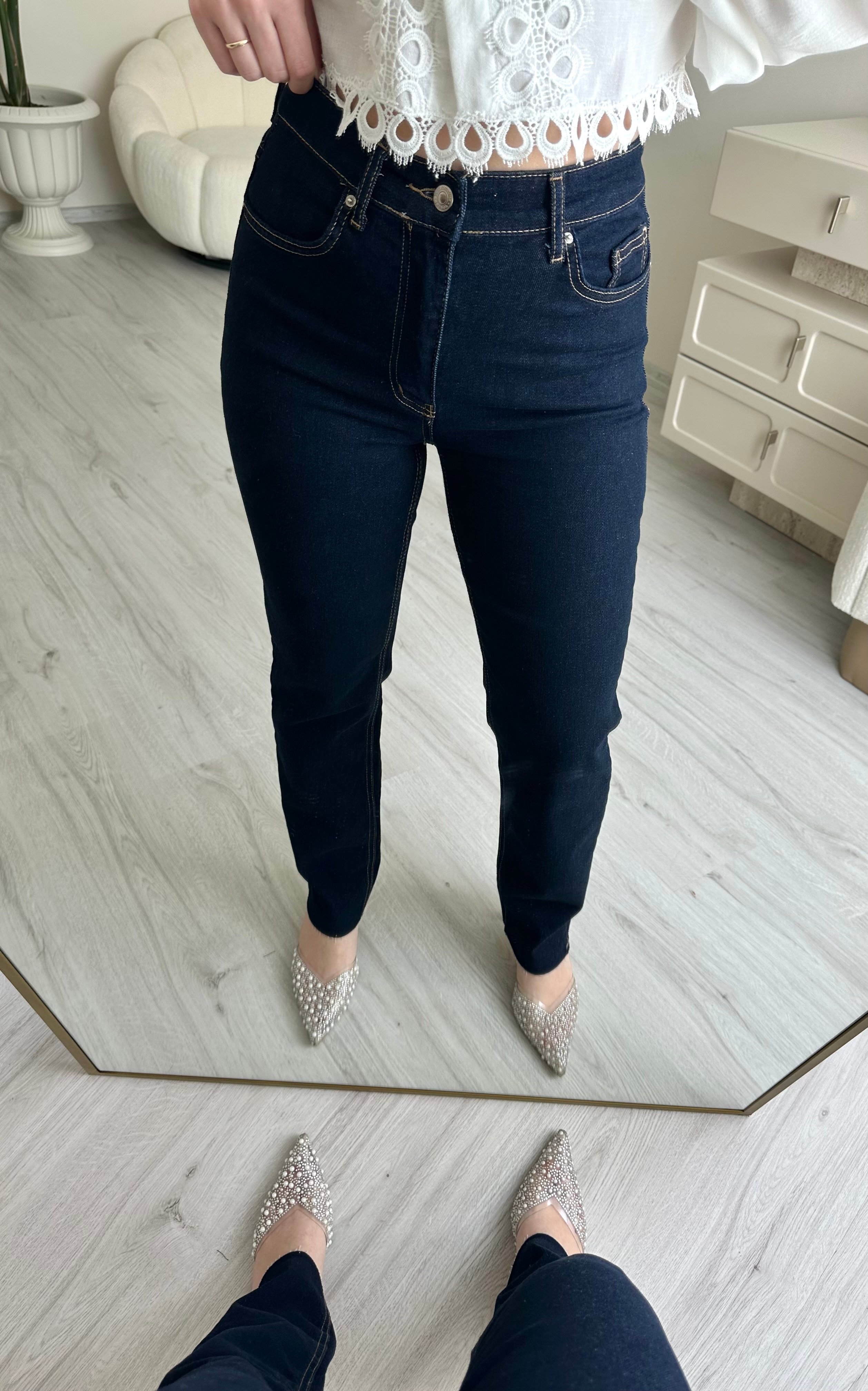 Kesik Paça Likralı Boyfit Lacivert Jean