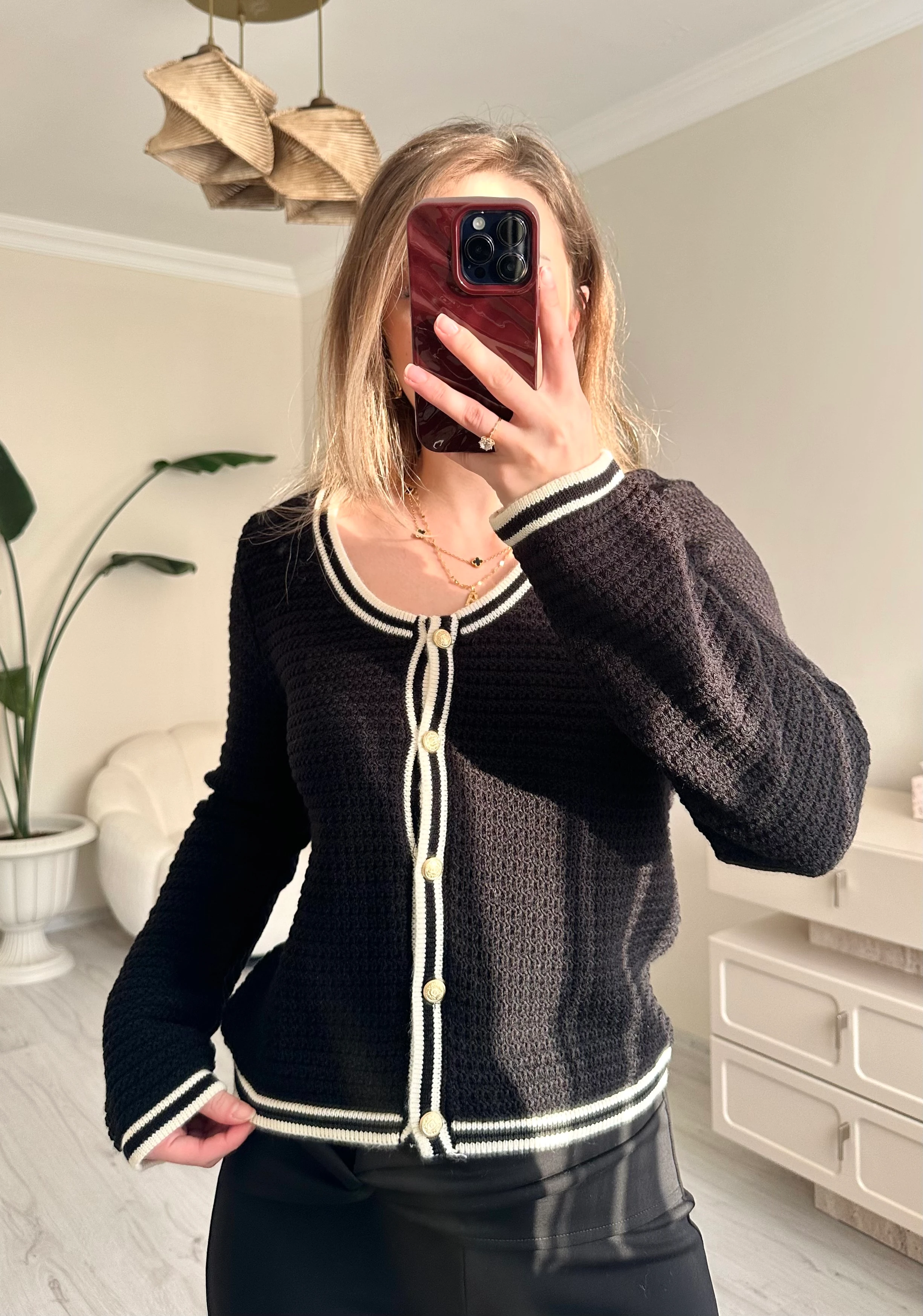 Çizgi Detay Oval Örme Gold Düğmeli Hırka - Siyah