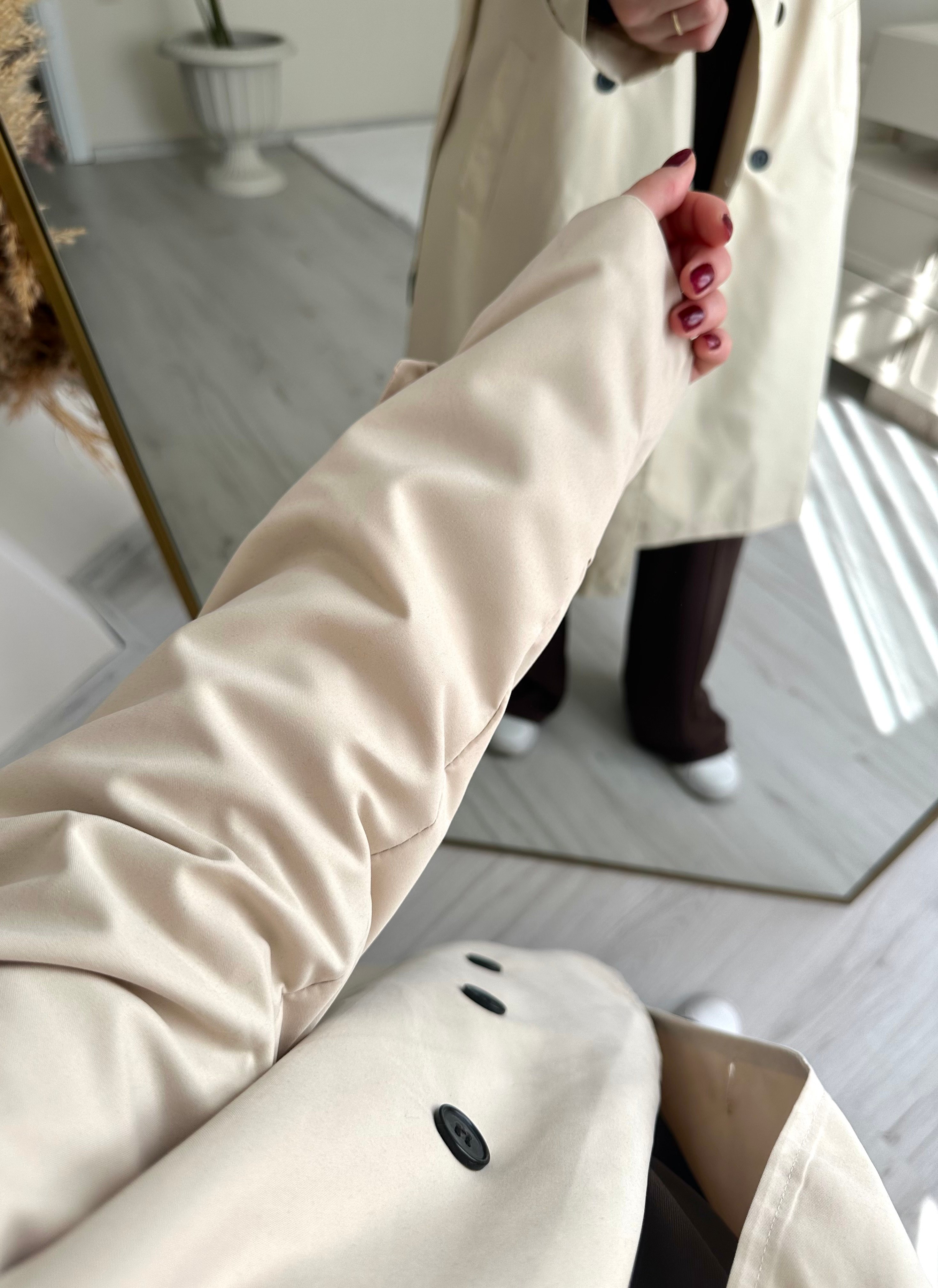 Oversize Sırt Detay Kemerli Trençkot