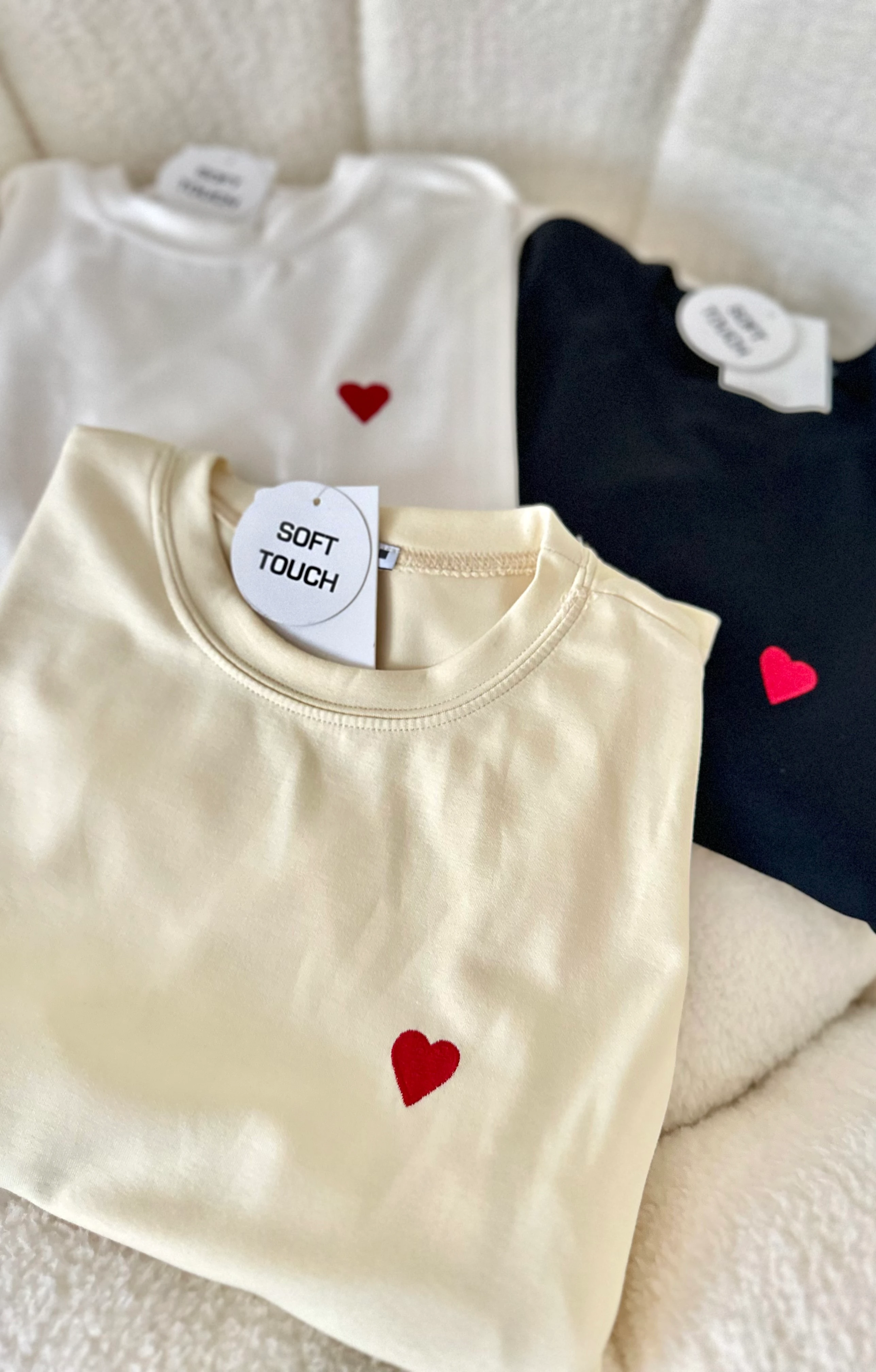 Kalp Nakış Detay Modal Kumaş Tişört