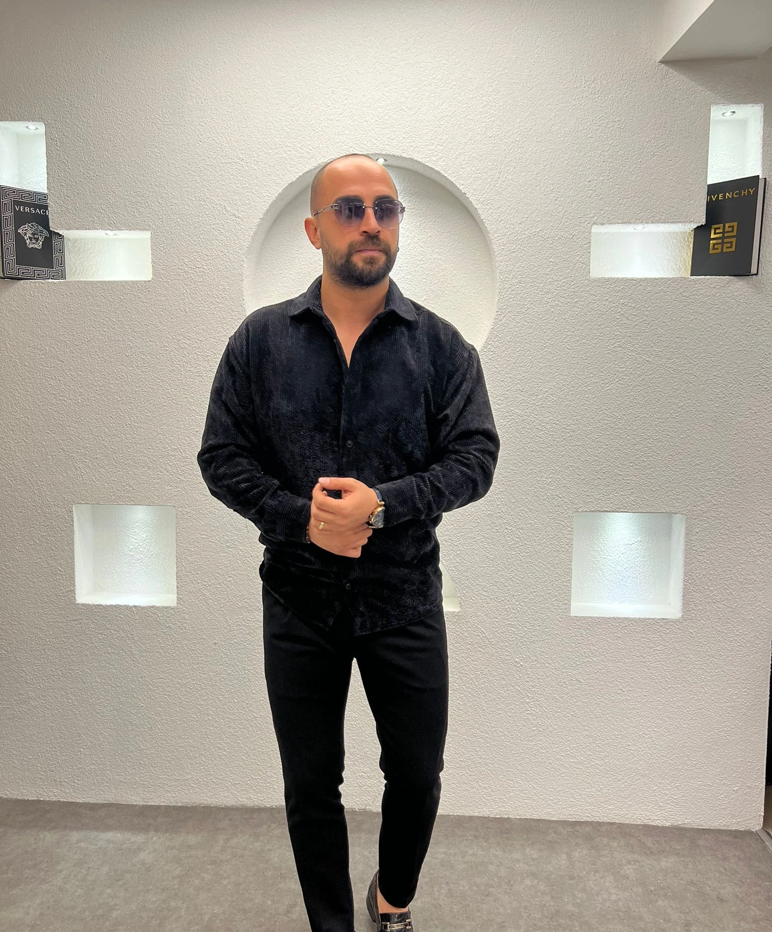 Erkek Oversize Siyah Kadife Dokulu Uzun Kollu Gömlek  