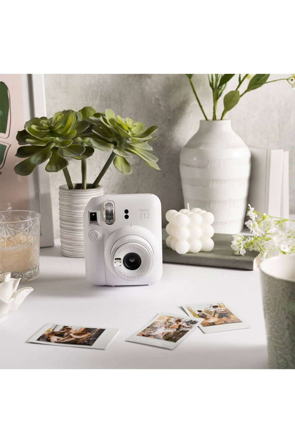 Instax mini 12 Beyaz Fotoğraf Makinesi (Albüm ve Magnet Hediyeli)