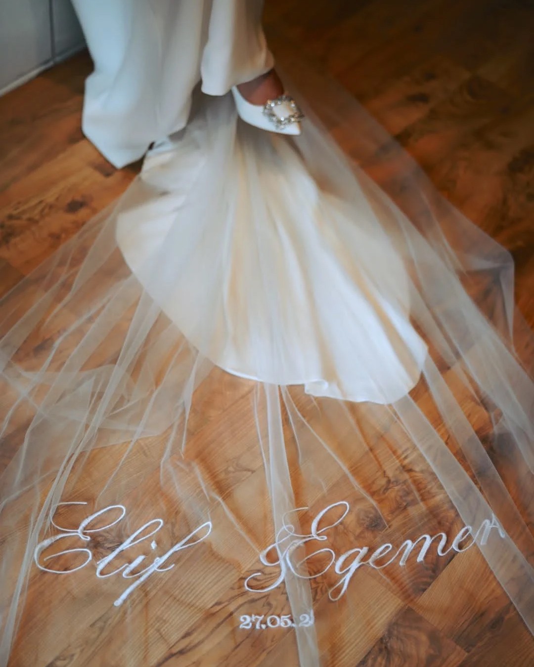 Name & Date Veil