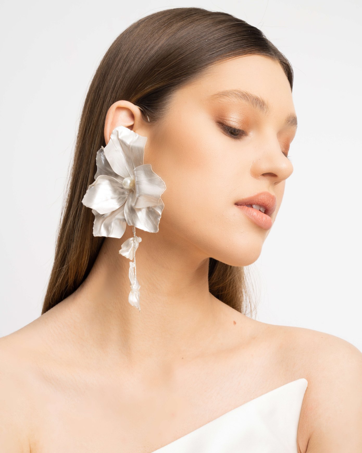 Nora Earcuff
