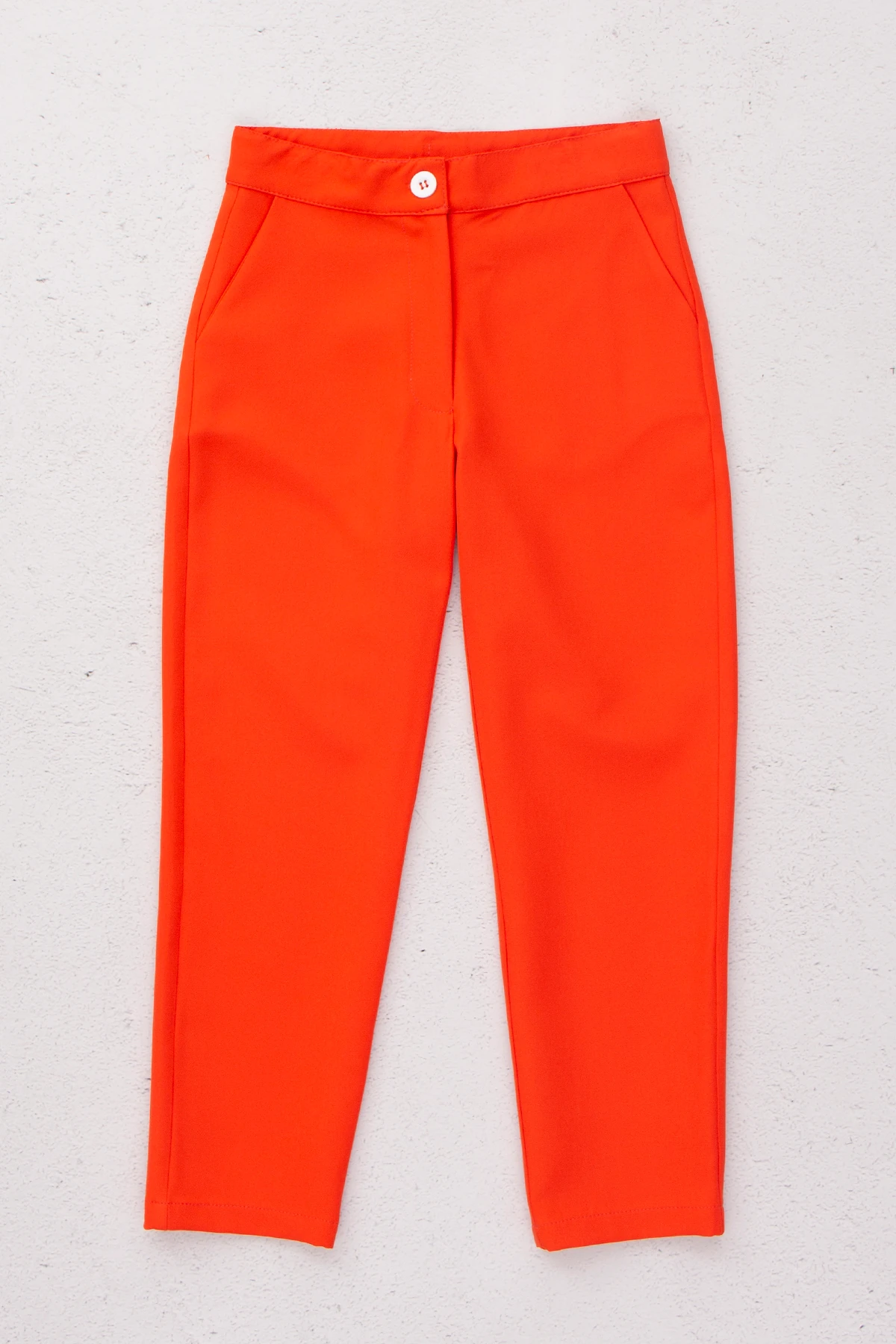 Düğme Detaylı Havuç Paça Kız Pantolon