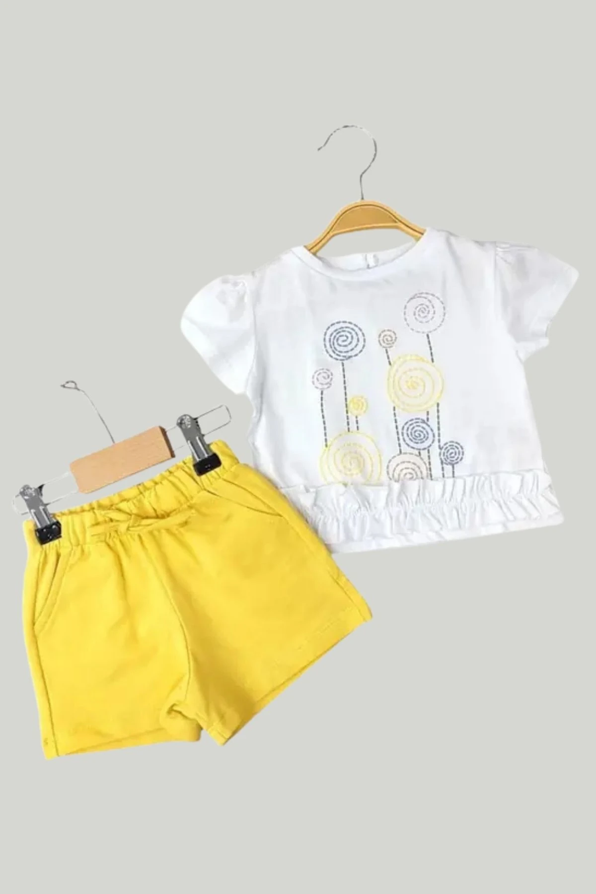Çiçek Nakışlı Beyaz Tişört ve Sarı Şort Bebek/Çocuk Takım