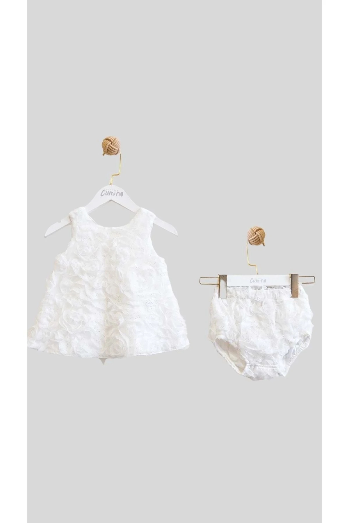 Organze Çiçek İşlemeli Arkası Fiyomk Bağlamalı Kız Bebek Tulum Elbise