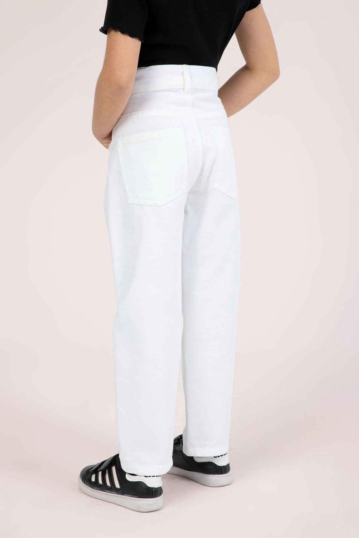 Kız Çocuk Düz Renk Pantolon – Beyaz, Siyah ve Kırmızı