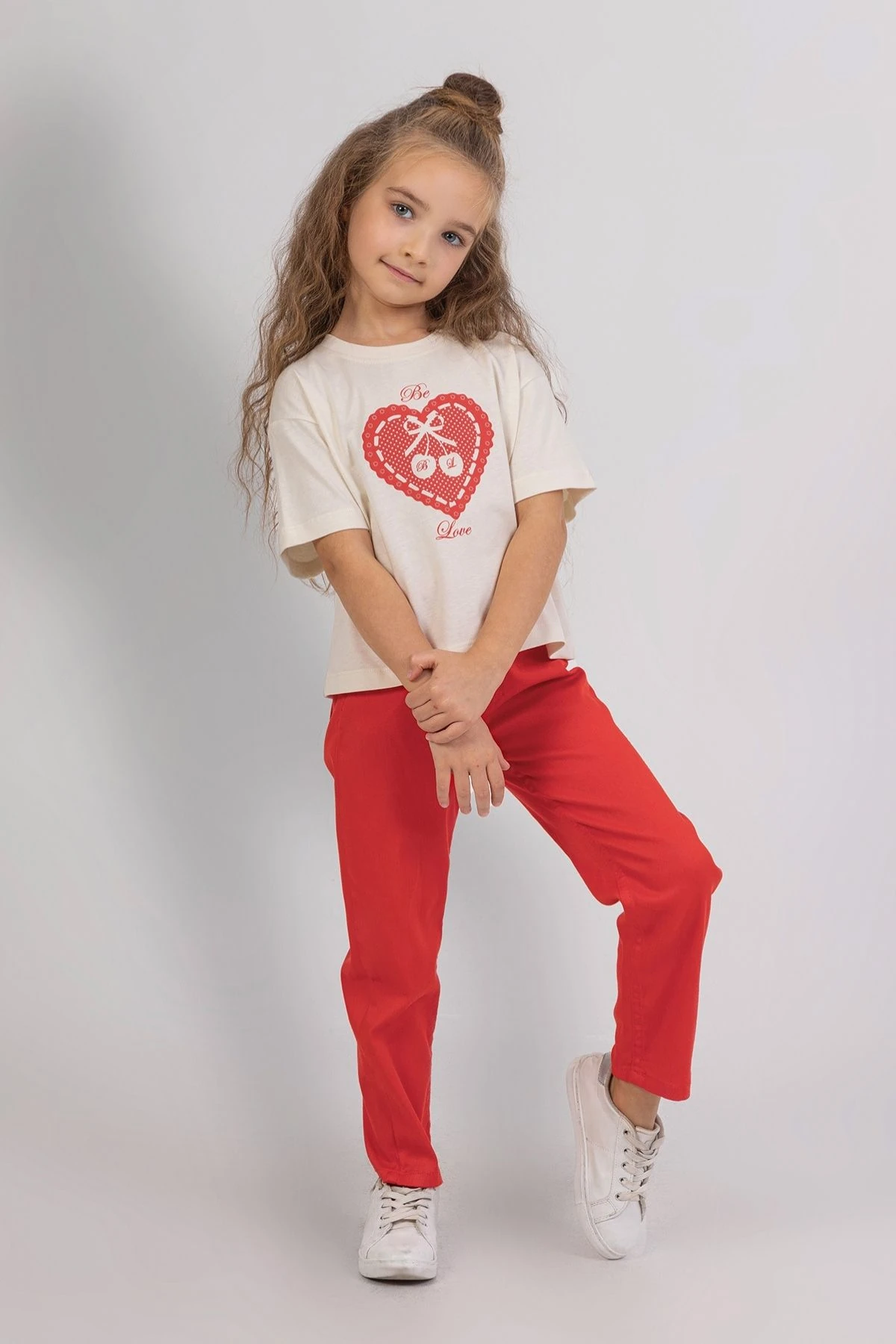 Kız Çocuk Düz Renk Pantolon – Beyaz, Siyah ve Kırmızı