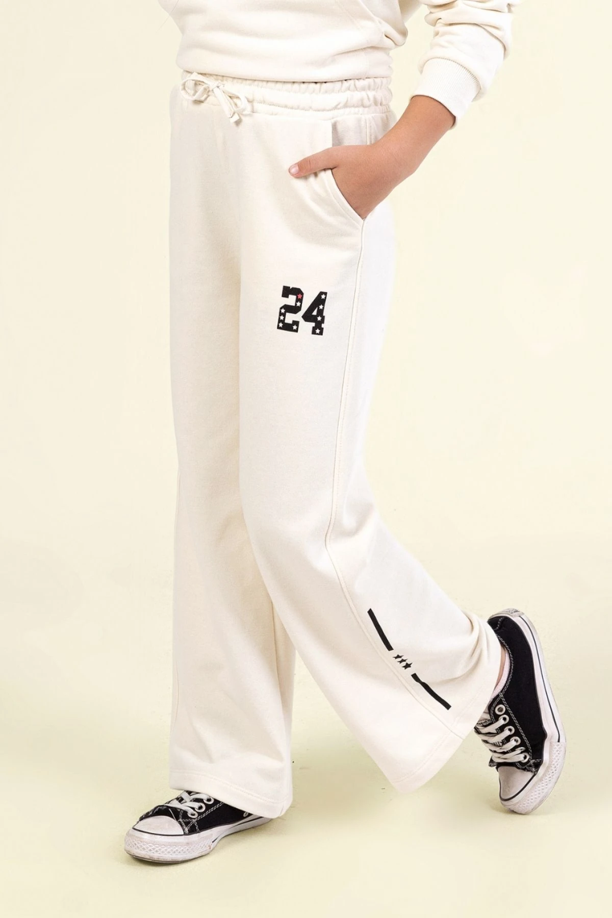 Kız Çocuk 24 Baskılı Eşofman Altı - Rahat Kesim, Cep Detaylı, Siyah & Ekru Renk Seçenekleri