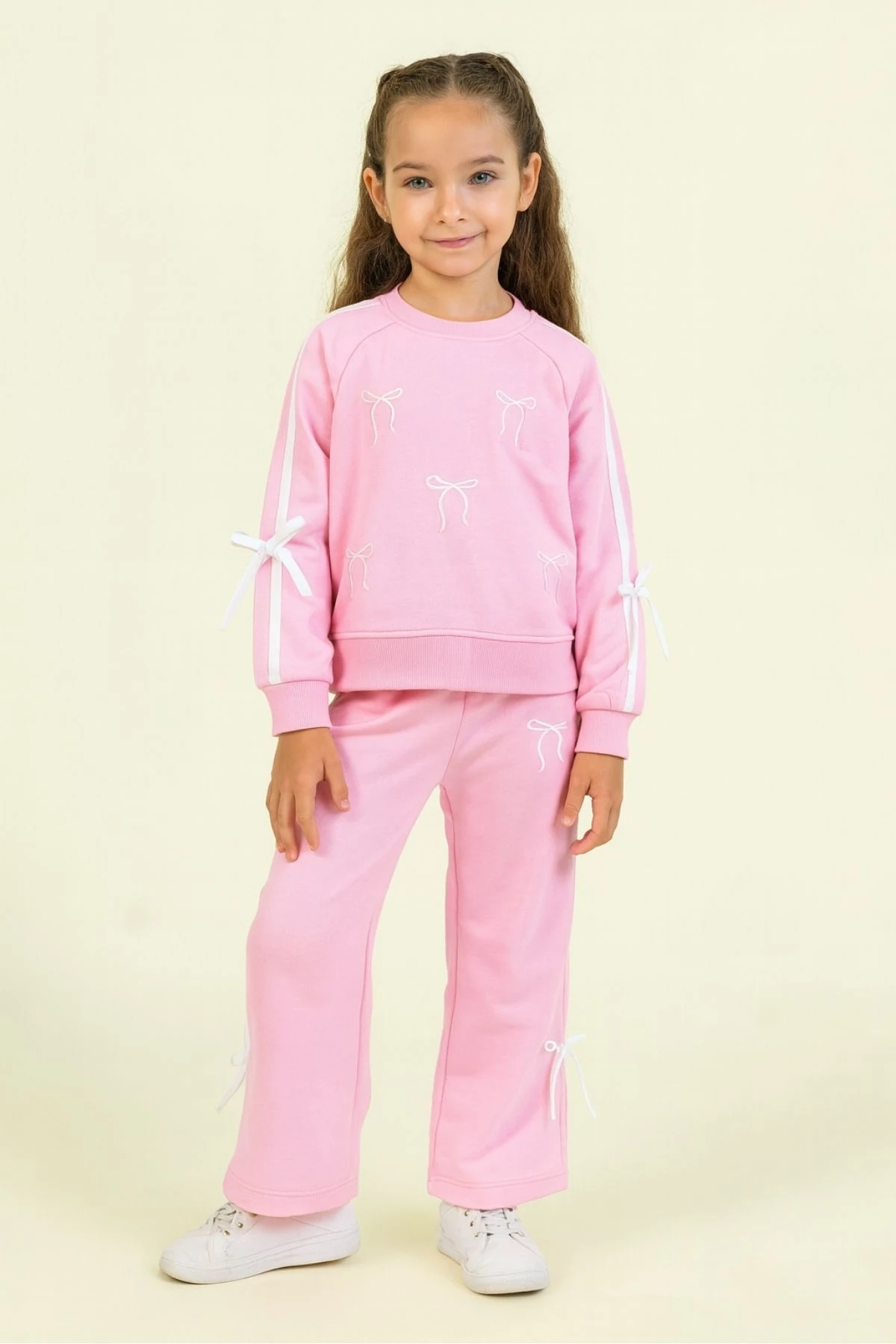 Kız Çocuk Fiyonk Desenli Beyaz Sweatshirt & Eşofman Altı Takımı