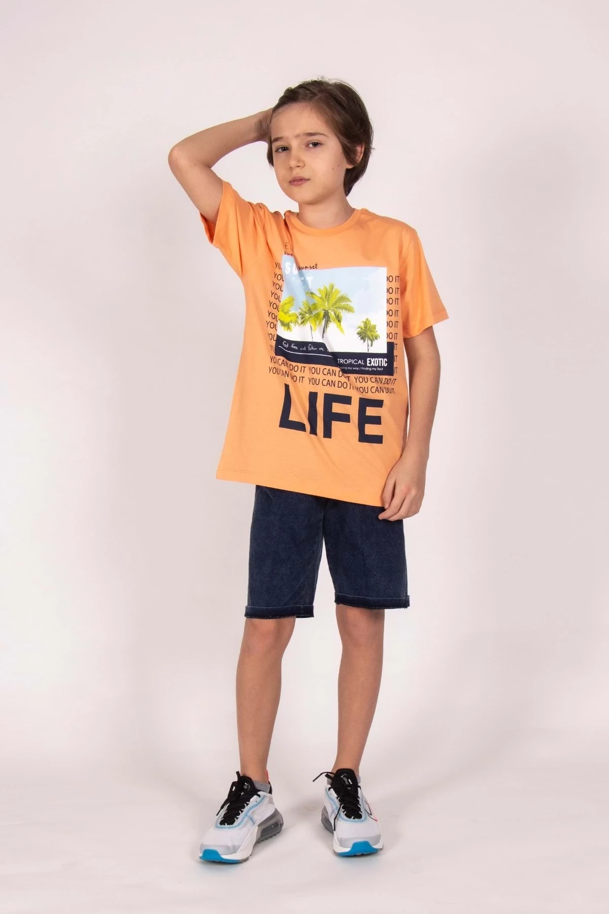 Life" Yazı Ve Tropikal Baskılı Turuncu Tişört Ve Lacivert Şort Erkek Çocuk Takım