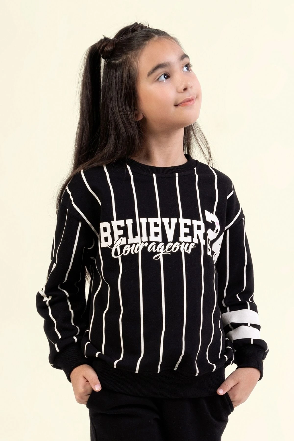 Kız Çocuk Beyaz & Siyah Çizgili Sweatshirt  BELIEVER COURAGEOUS Baskılı, Rahat Kesim