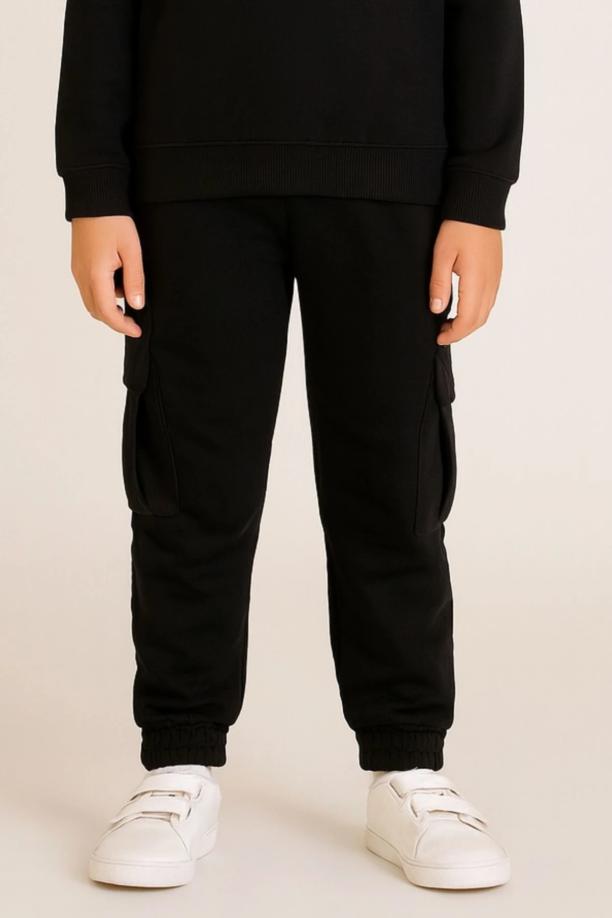 Erkek Çocuk Siyah Kargo Cepli Eşofman Altı - Rahat ve Spor Kesim