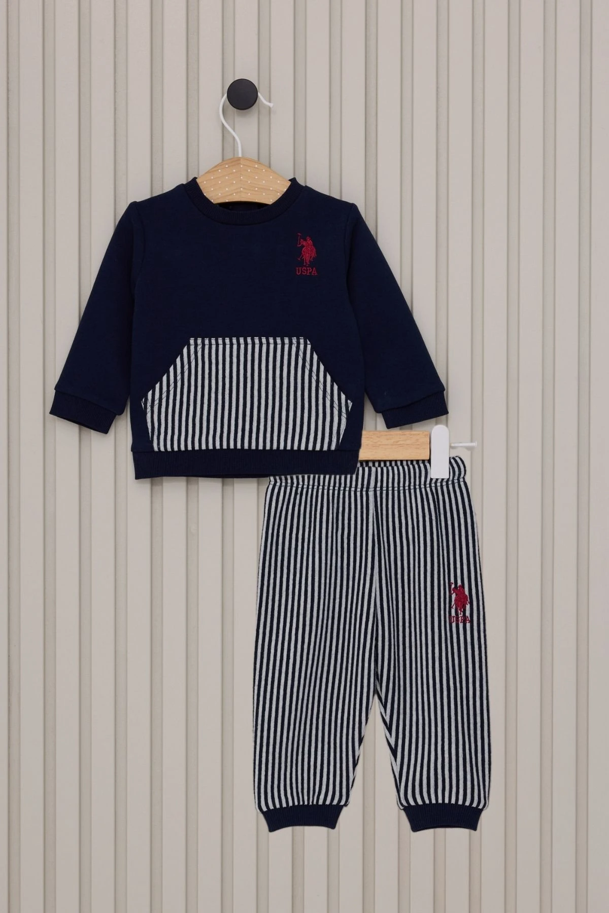 Kanguru Cepli Önü Nakışlı Çizgili Desenli Erkek Bebek Eşofman Takımı