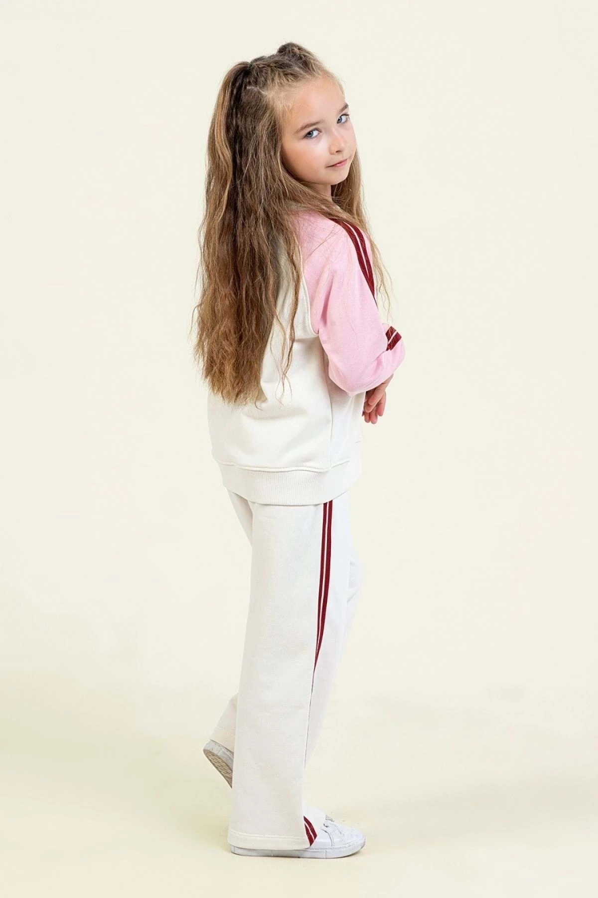 Kız Çocuk 94 Baskılı Beyaz Eşofman Takımı – Pembe Kollu ve Çizgili Model