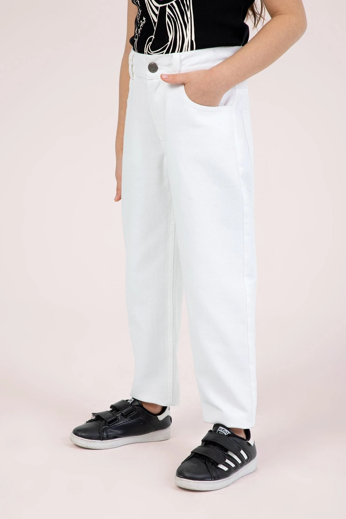 Kız Çocuk Düz Renk Pantolon – Beyaz, Siyah ve Kırmızı